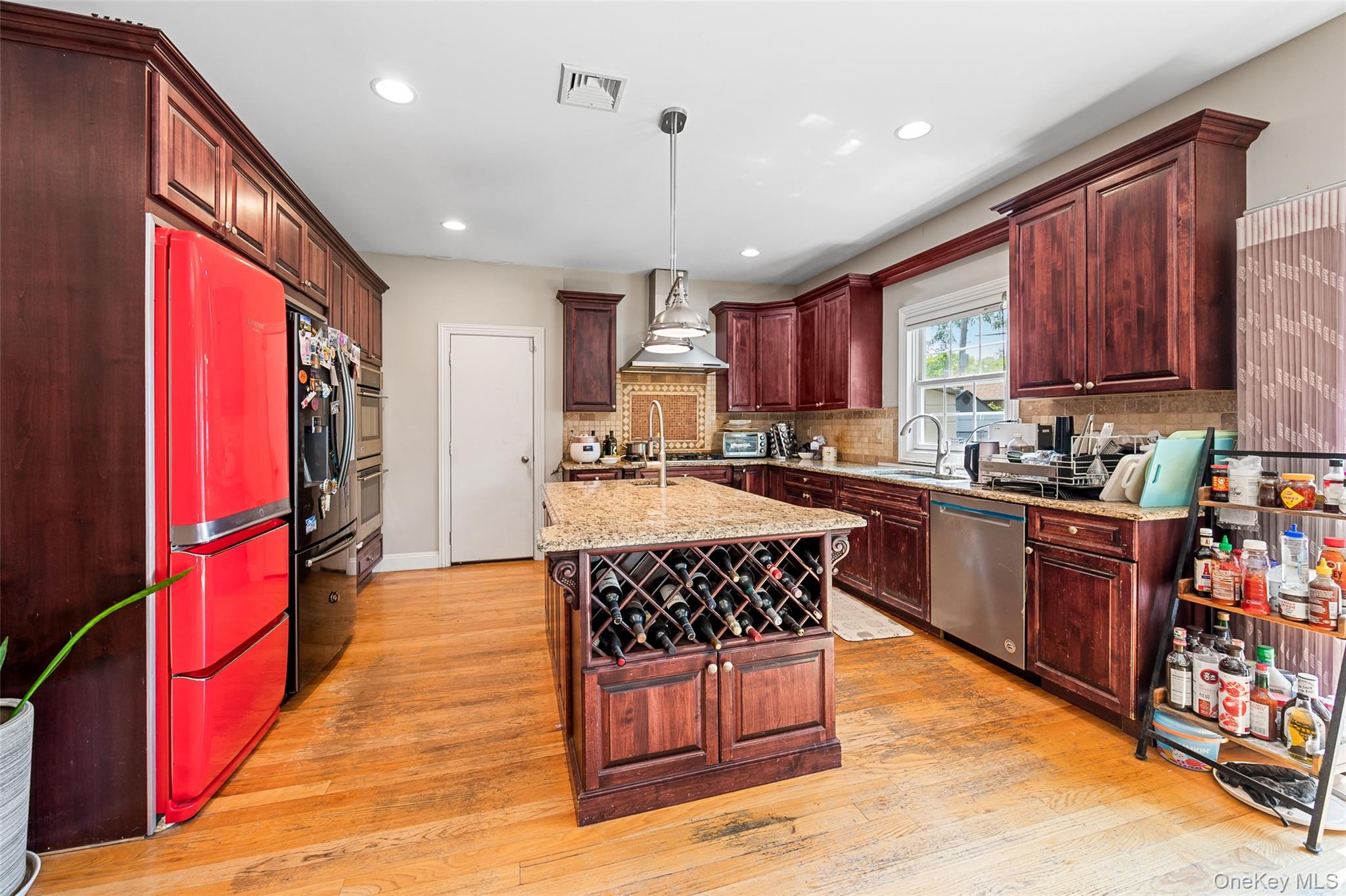 4th image of 19 Manetto Dr, Oyster Bay, NY 11803 | MLS# 1031606