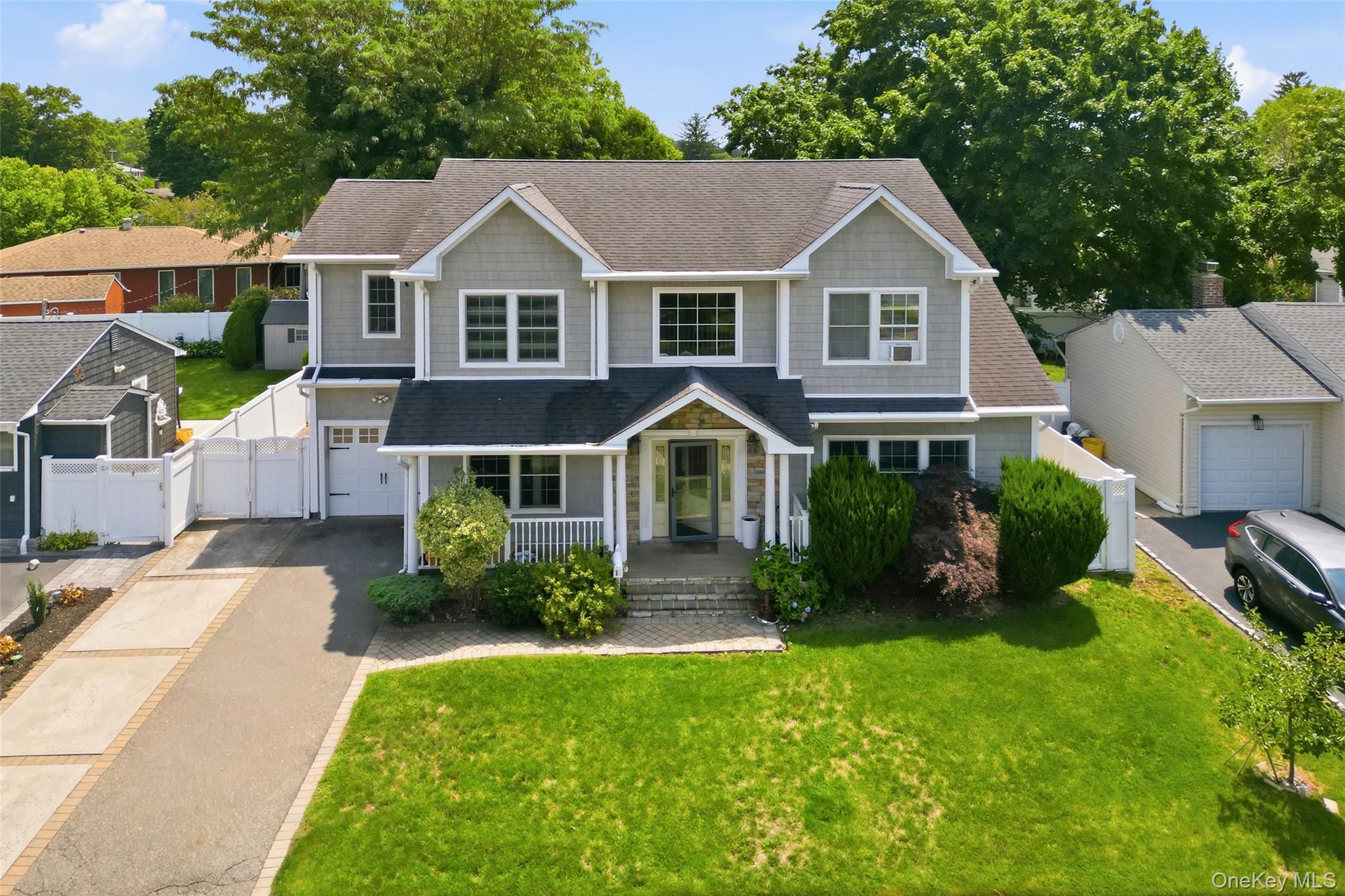 3rd image of 19 Manetto Dr, Oyster Bay, NY 11803 | MLS# 1031606