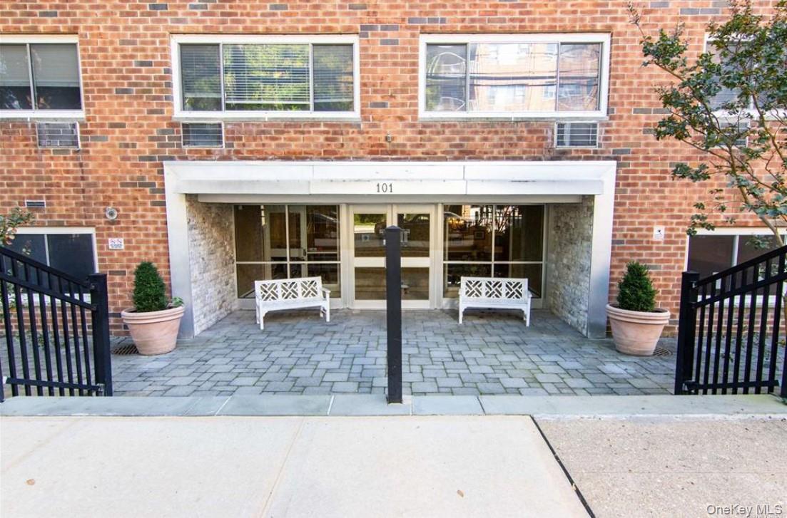 1st image of 101 Clinton Ave #1L, North Hempstead, NY 11501 | MLS# 1031670