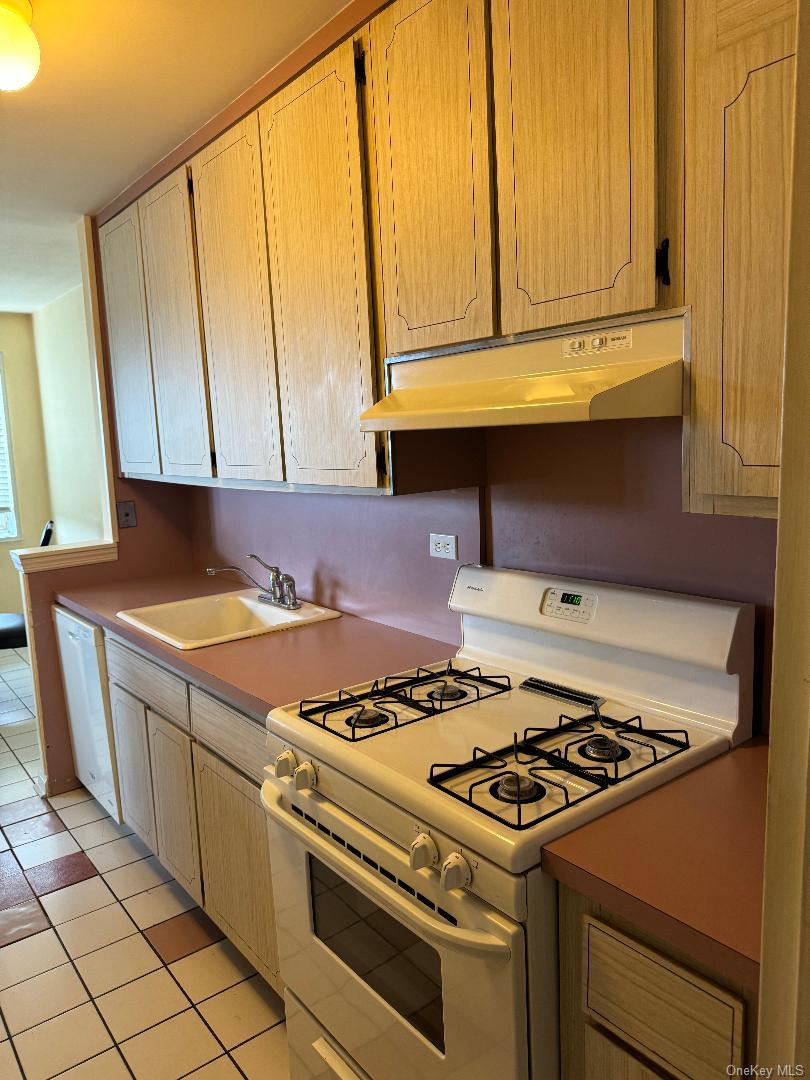 2nd image of 151 15 84th St #5N, New York, NY 11414 | MLS# 1031750