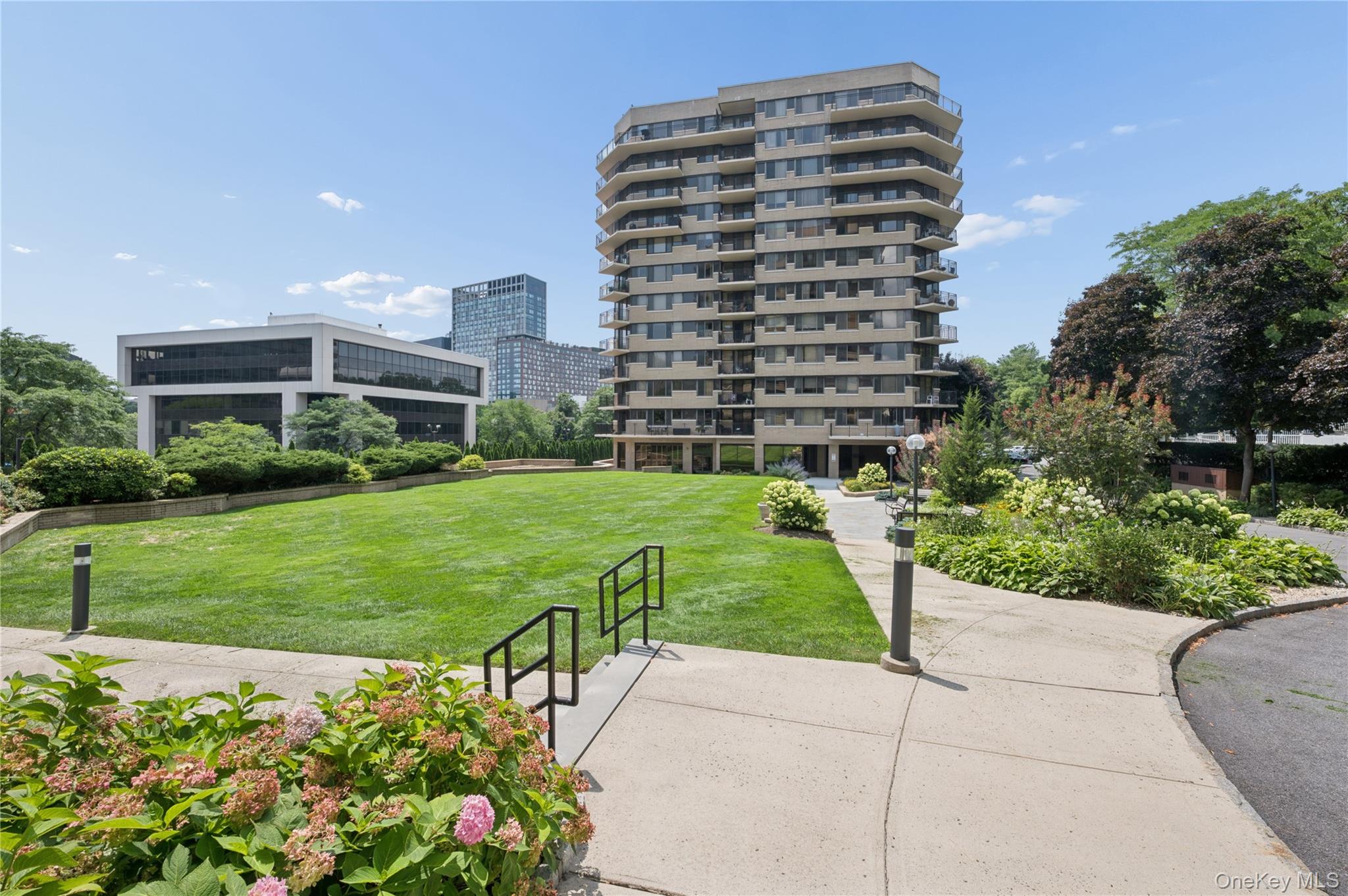 2nd image of 25 Rockledge Ave, White Plains, NY 10601
