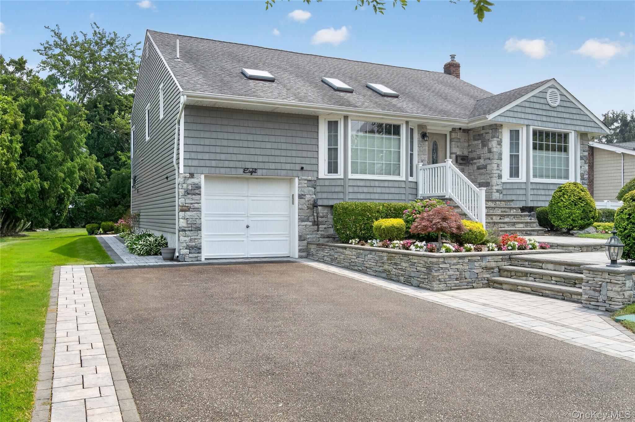 2nd image of 8 Yates Ln, Oyster Bay, NY 11753 | MLS# 1031767