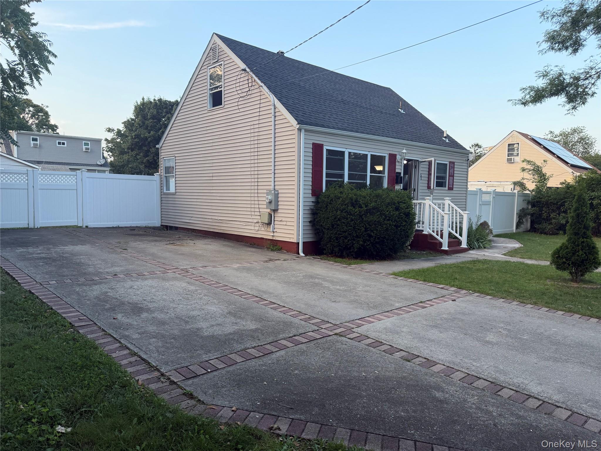 2nd image of 51 E Cedar St, Islip, NY 11722 | MLS# 1031770