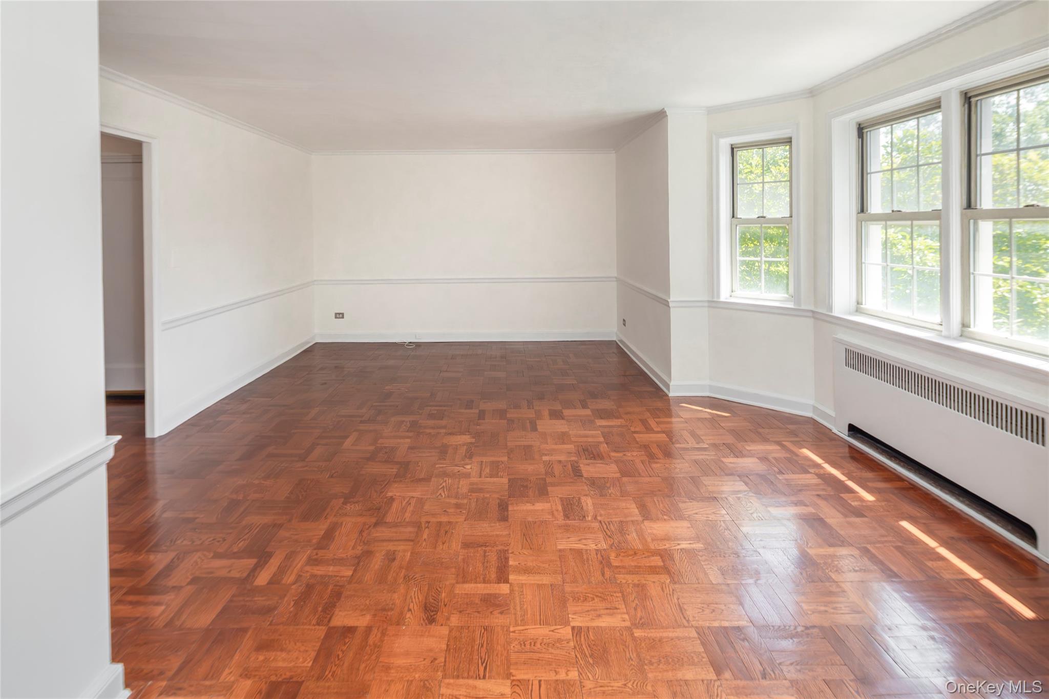 4th image of 2 Chateaux Cir #2E, Scarsdale, NY 10583 | MLS# 1031773