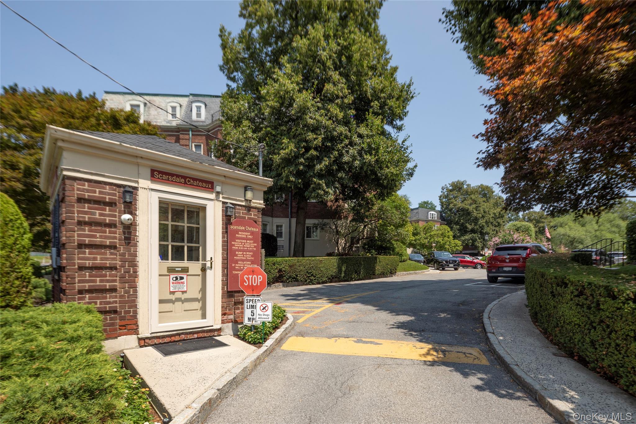 16th image of 2 Chateaux Cir #2E, Scarsdale, NY 10583 | MLS# 1031773