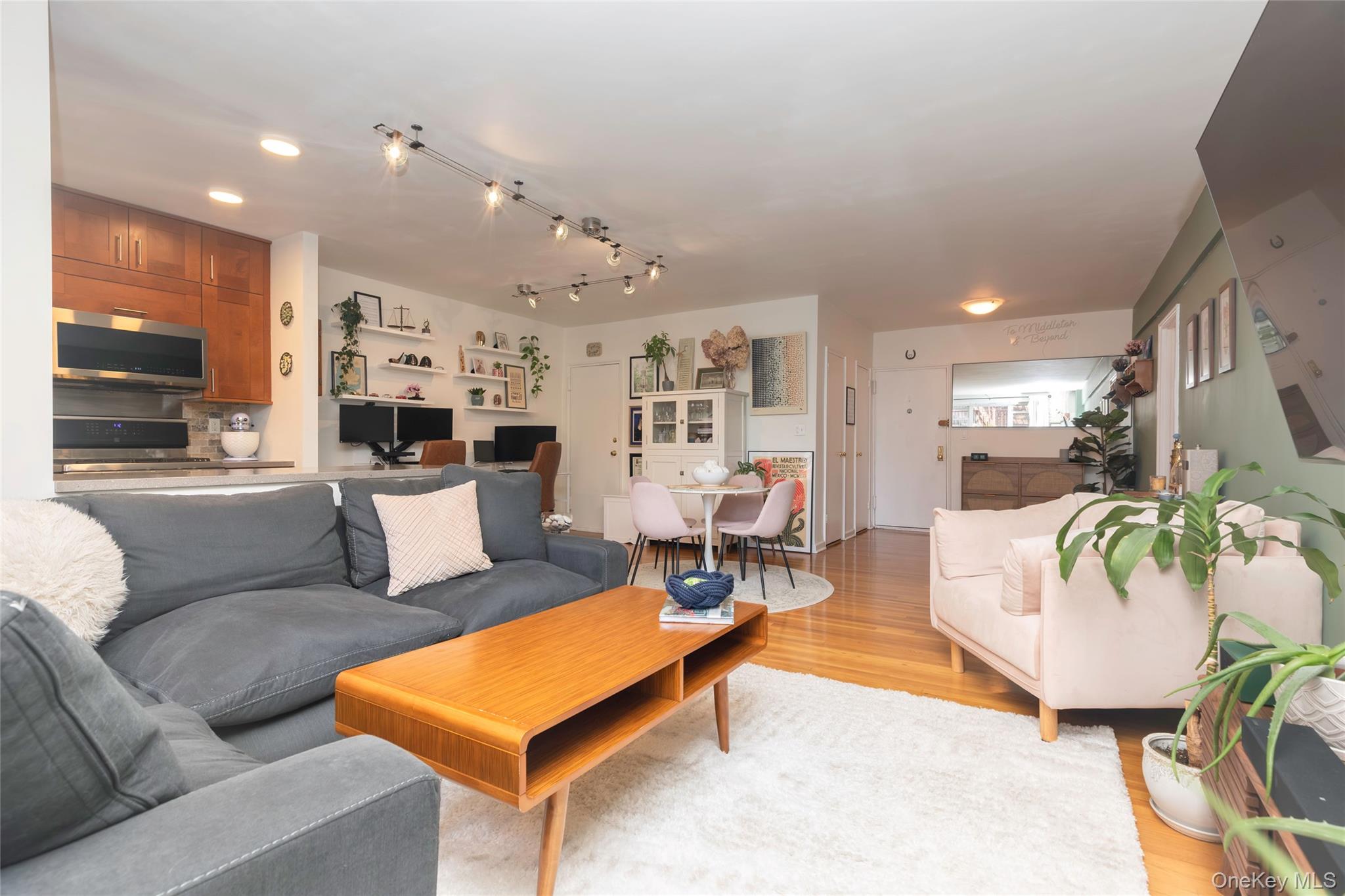 1st image of 12 Westchester Ave #2J, White Plains, NY 10601 | MLS# 1031789