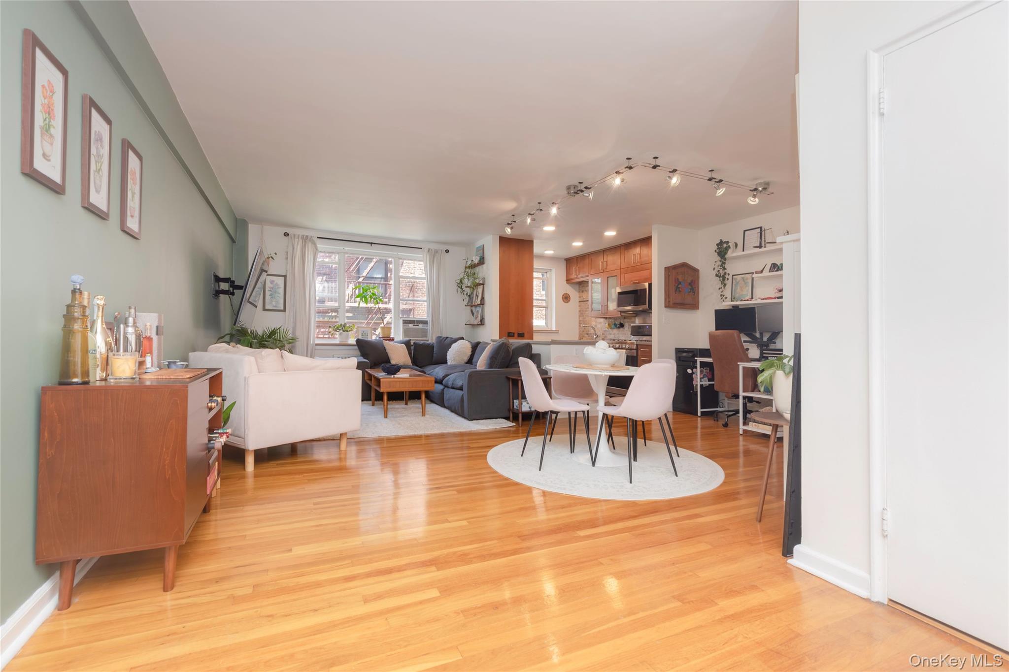 2nd image of 12 Westchester Ave #2J, White Plains, NY 10601 | MLS# 1031789