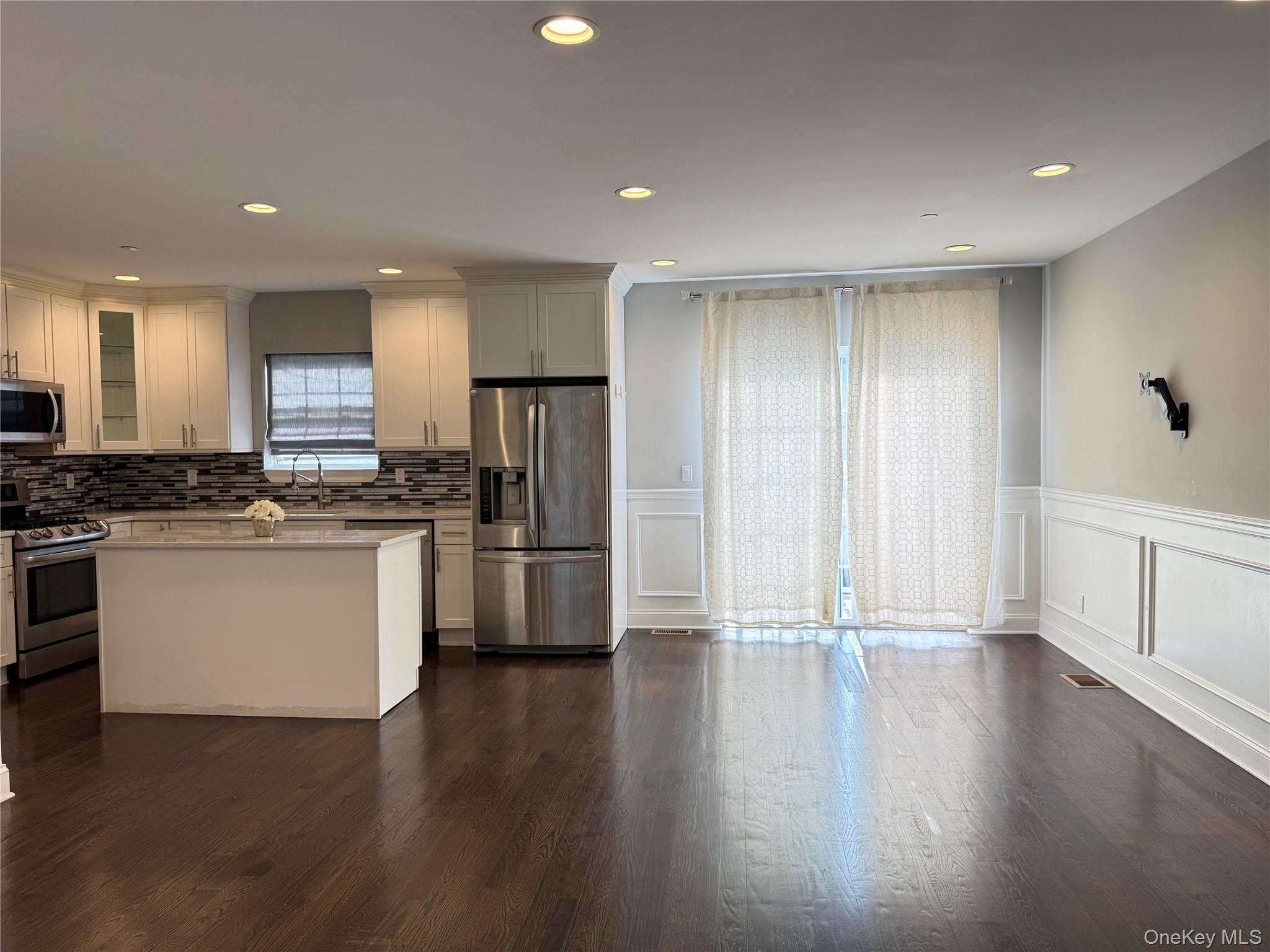 5th image of 318 Cross St #2, North Hempstead, NY 11590 | MLS# 1031798