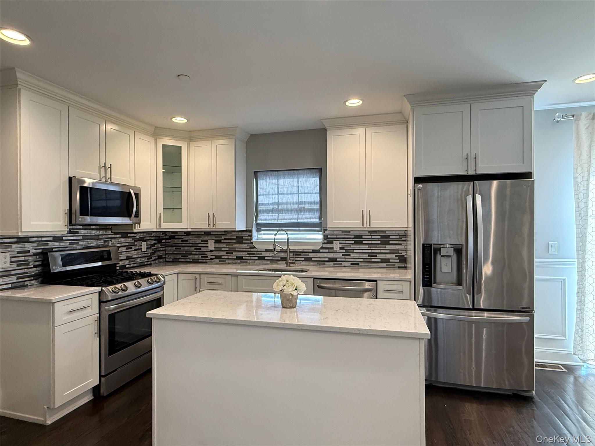 4th image of 318 Cross St #2, North Hempstead, NY 11590 | MLS# 1031798