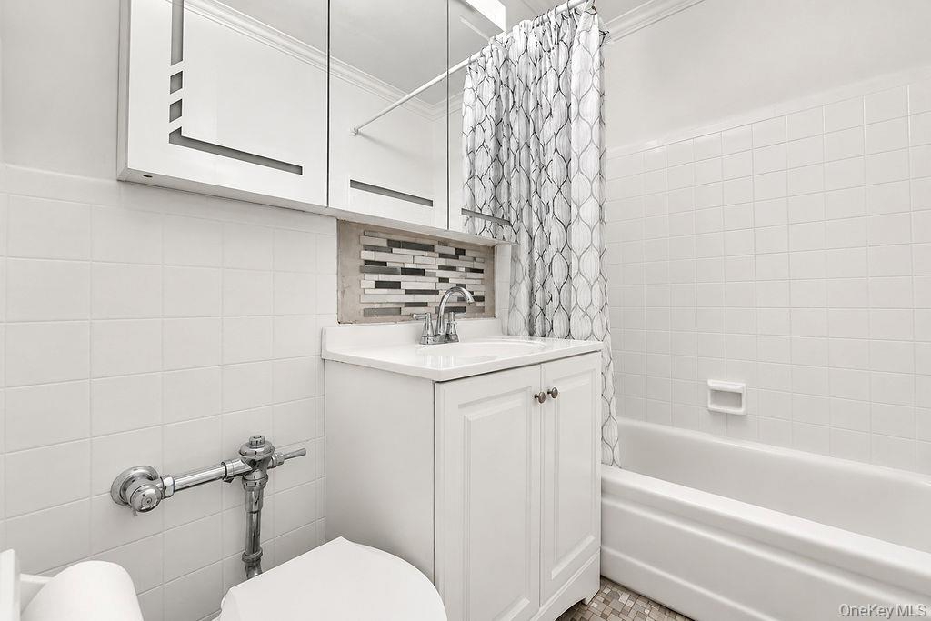 2nd image of 9910 60Th Ave, New York, NY 11368