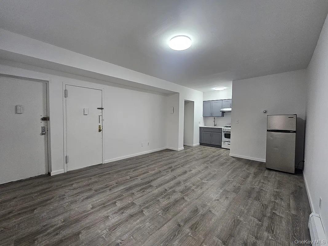 4th image of 5861 44th Ave, New York, NY 11377