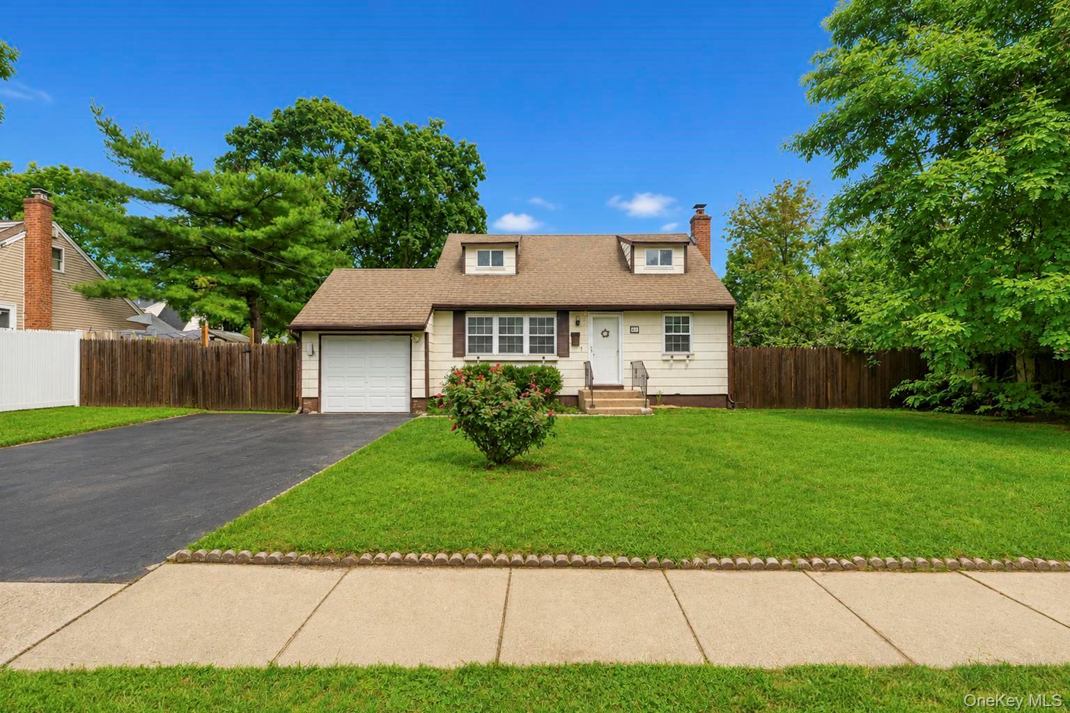 2nd image of 491 Smith St, Islip, NY 11722 | MLS# 1031878