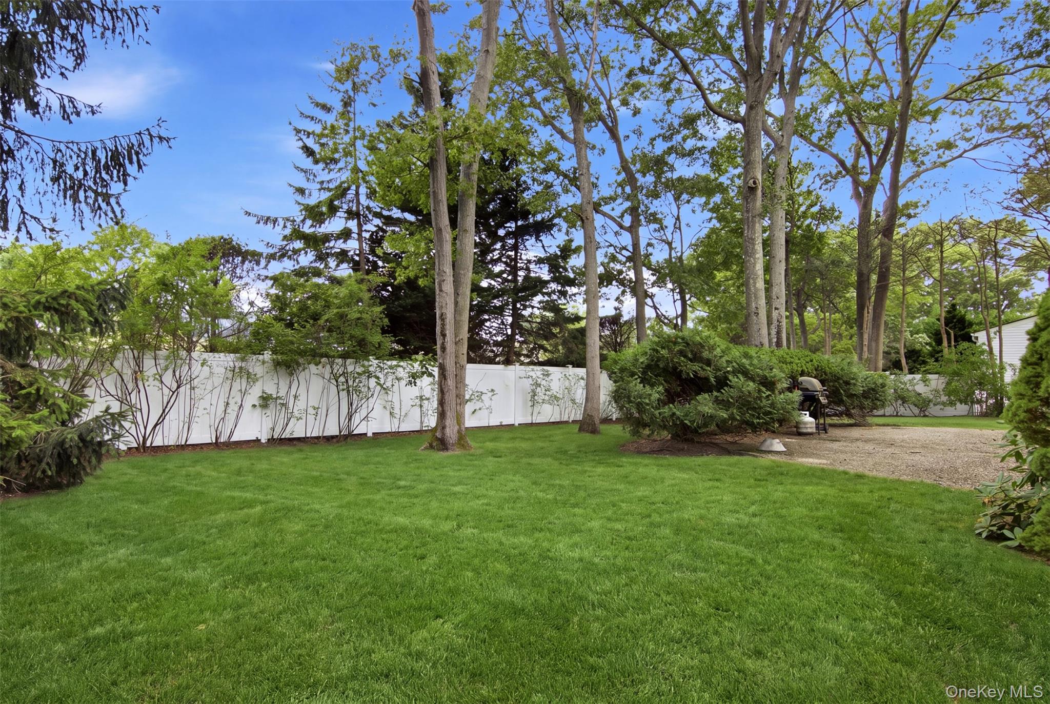 24th image of 4 Smithtown Crescent, Smithtown, NY 11787 | MLS# 1031895