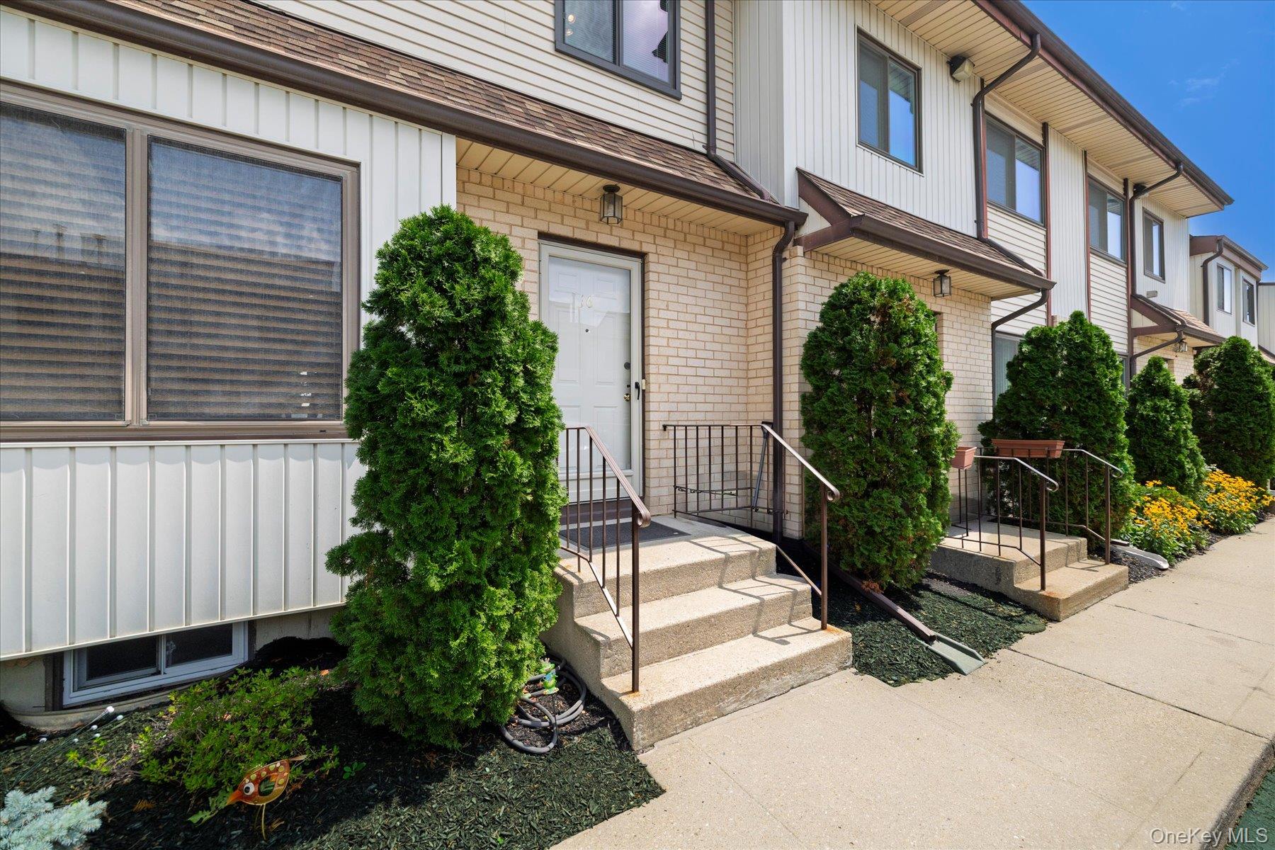 3rd image of 15 Franklin Pl, Hempstead, NY 11572