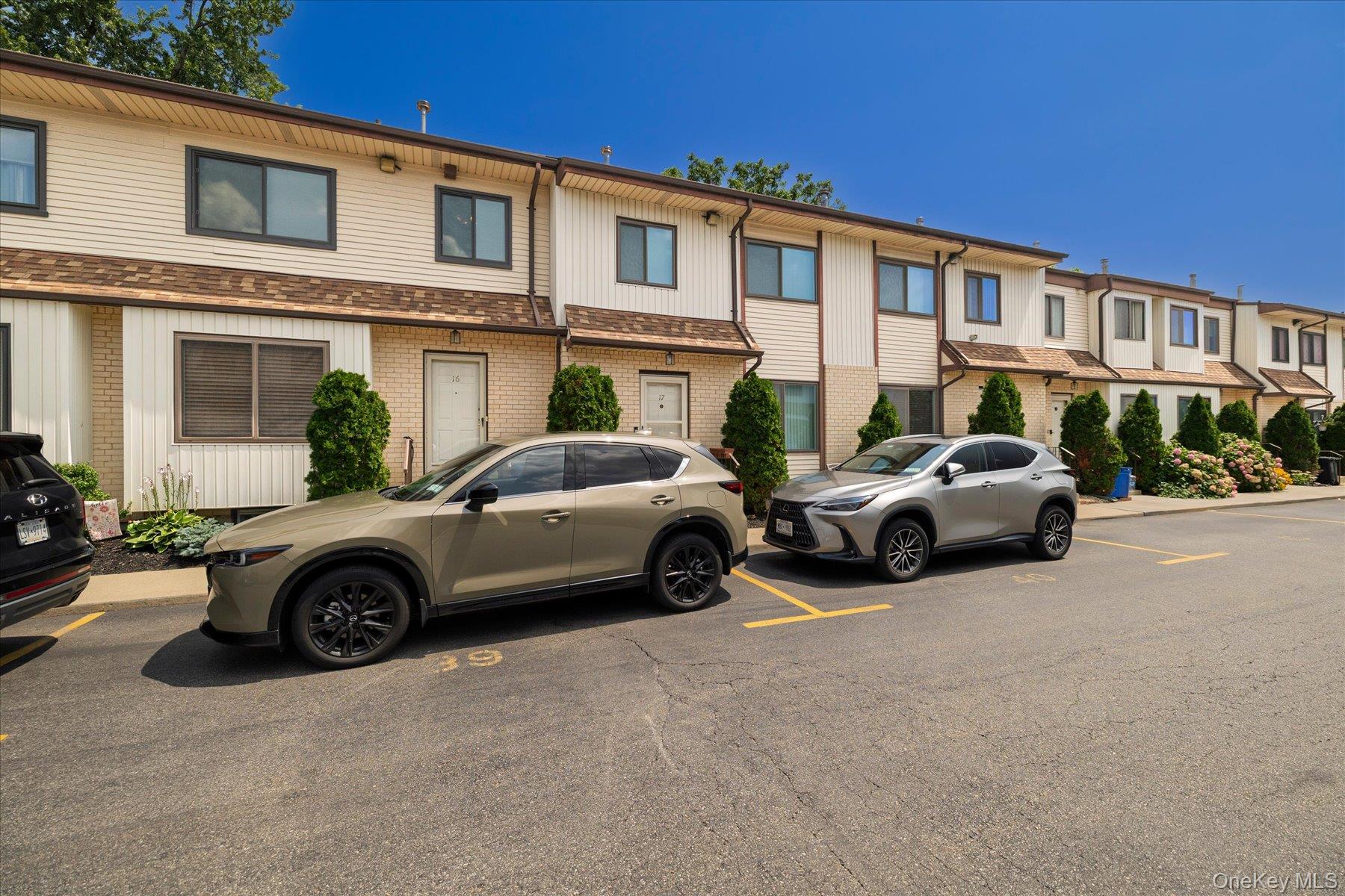 4th image of 15 Franklin Pl, Hempstead, NY 11572