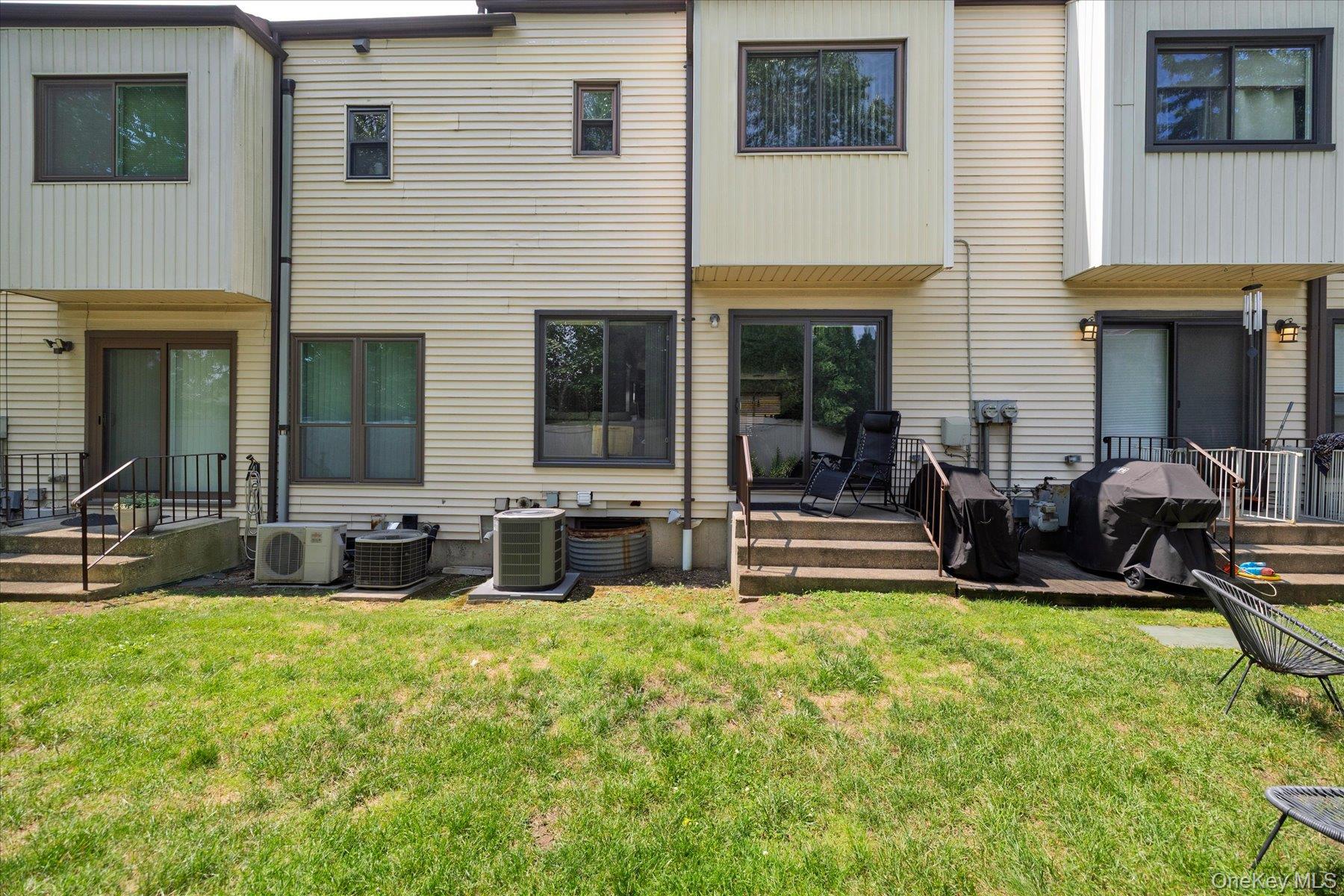2nd image of 15 Franklin Pl, Hempstead, NY 11572