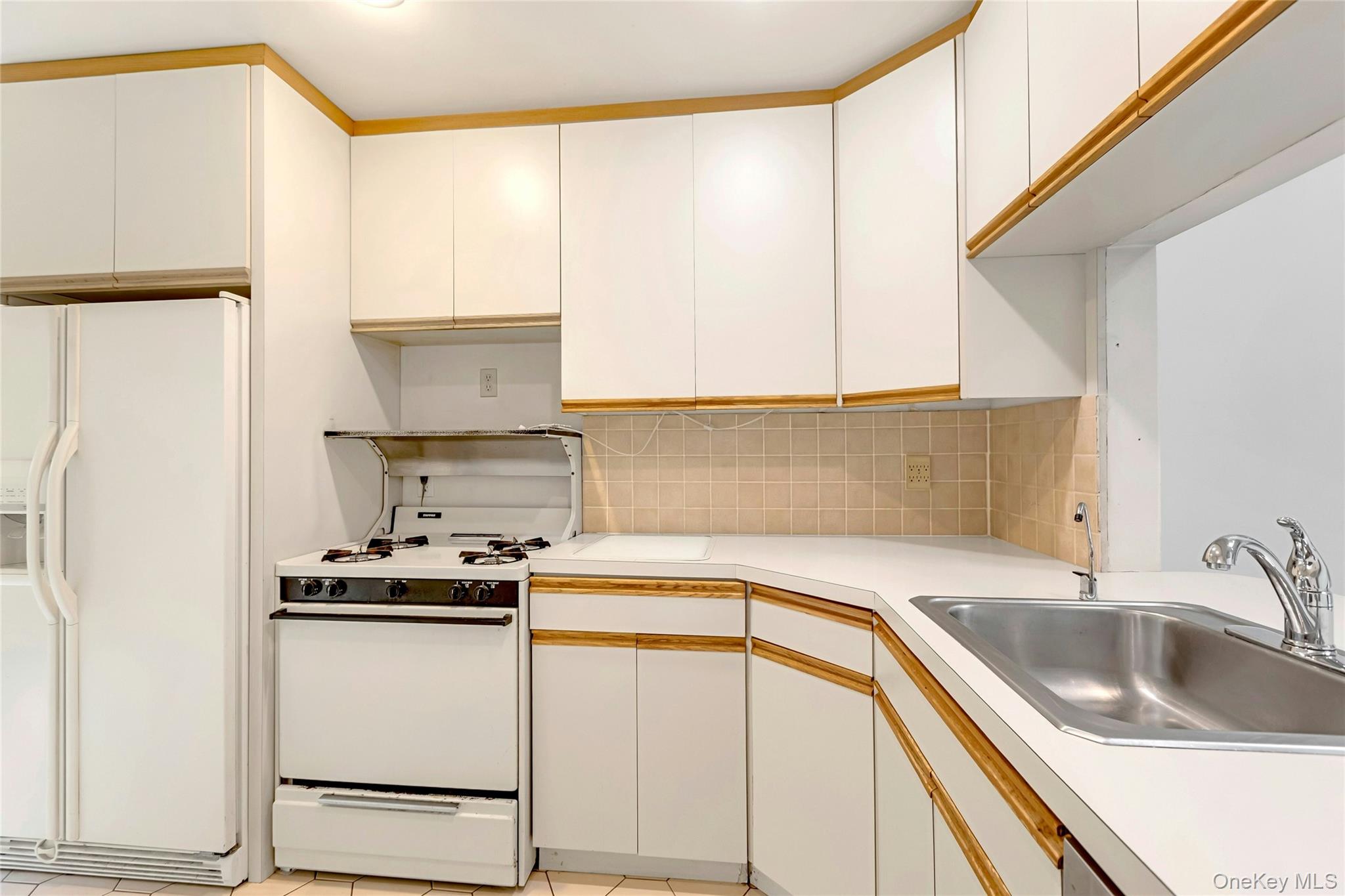 4th image of 11 Rose Ct, Islip, NY 11730 | MLS# 1031943