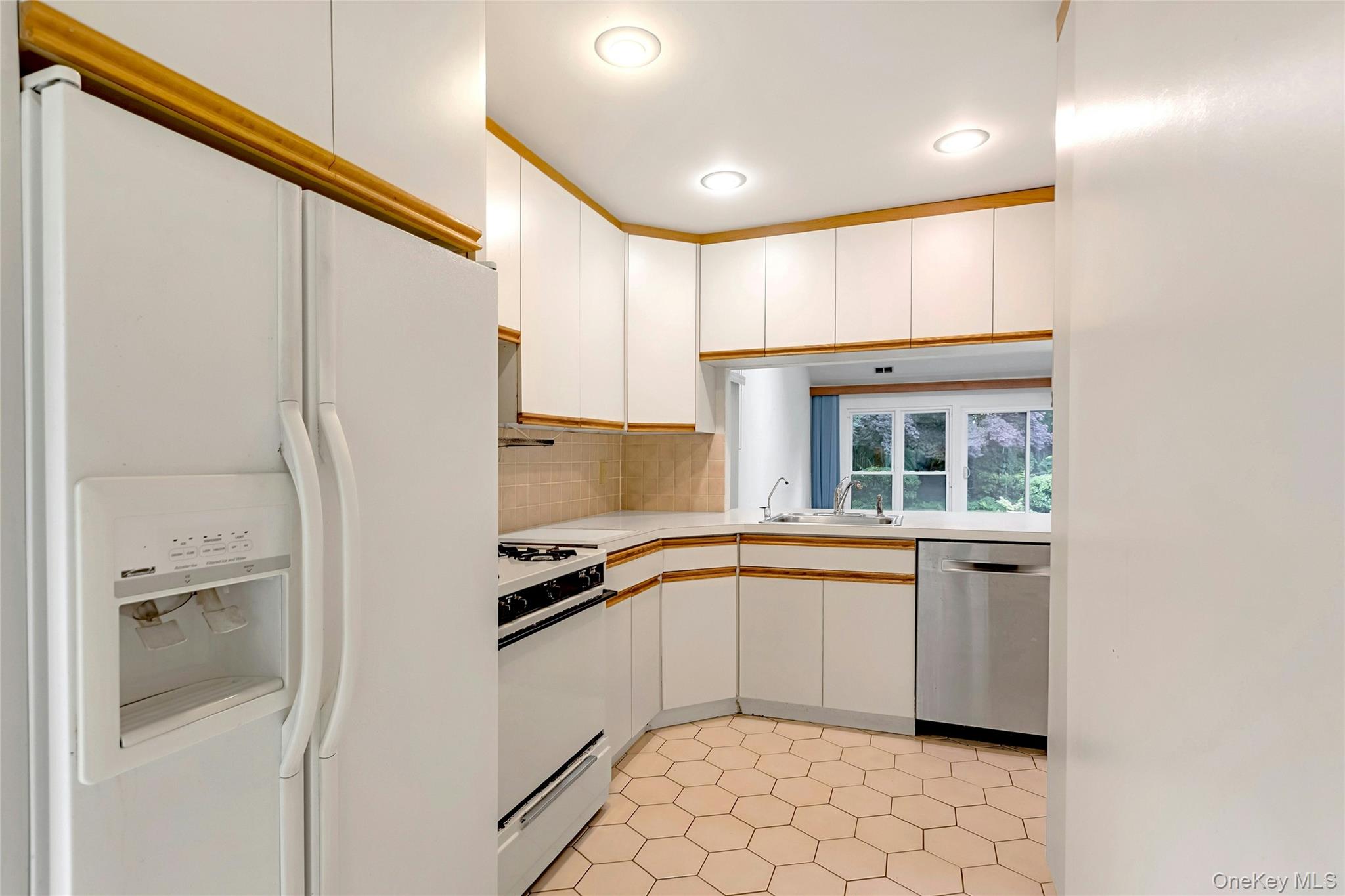 3rd image of 11 Rose Ct, Islip, NY 11730 | MLS# 1031943