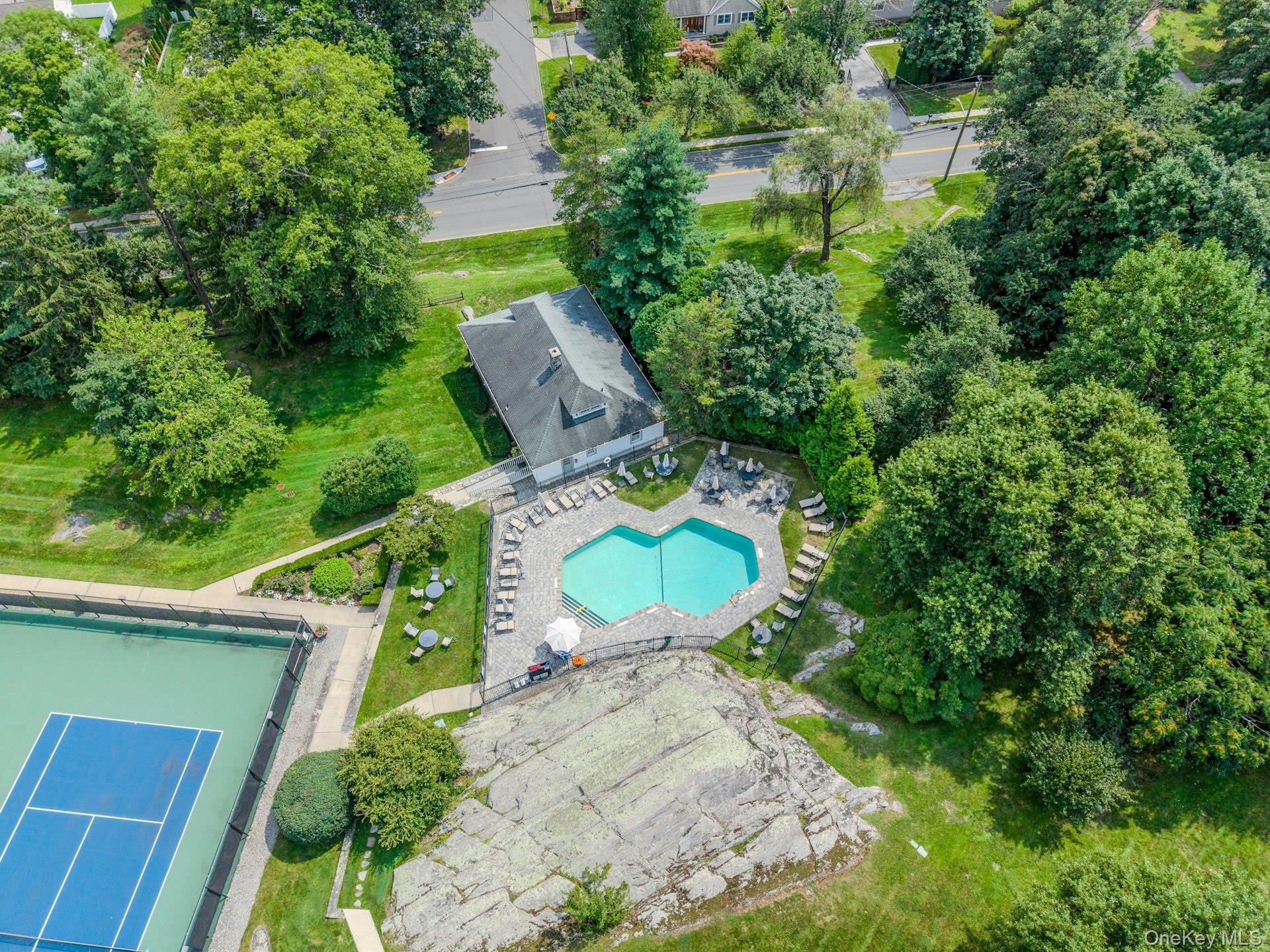 2nd image of 100 Brk Hls Cir, White Plains, NY 10605