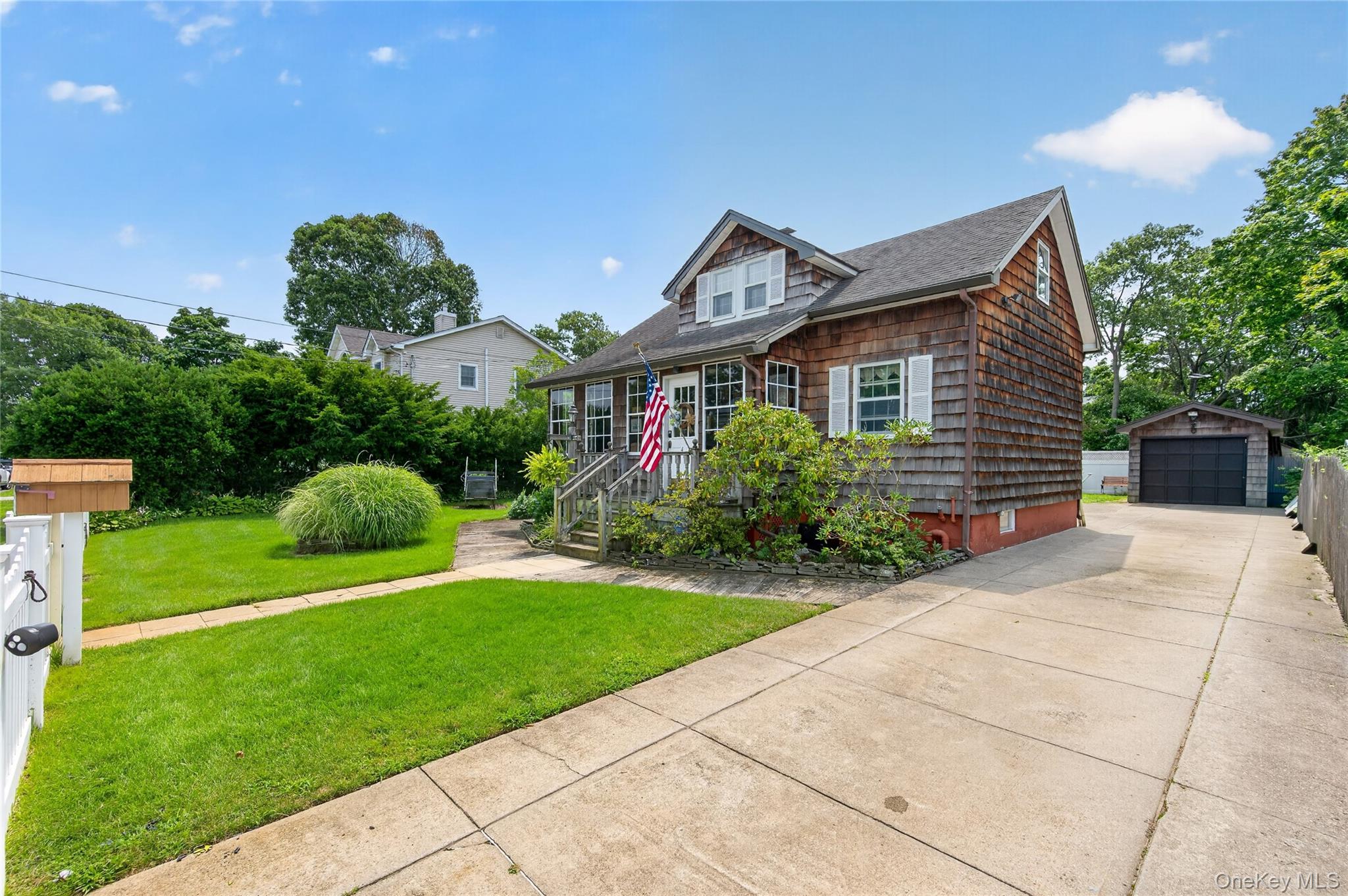 5th image of 42 Cedar St, Islip, NY 11751 | MLS# 1032012