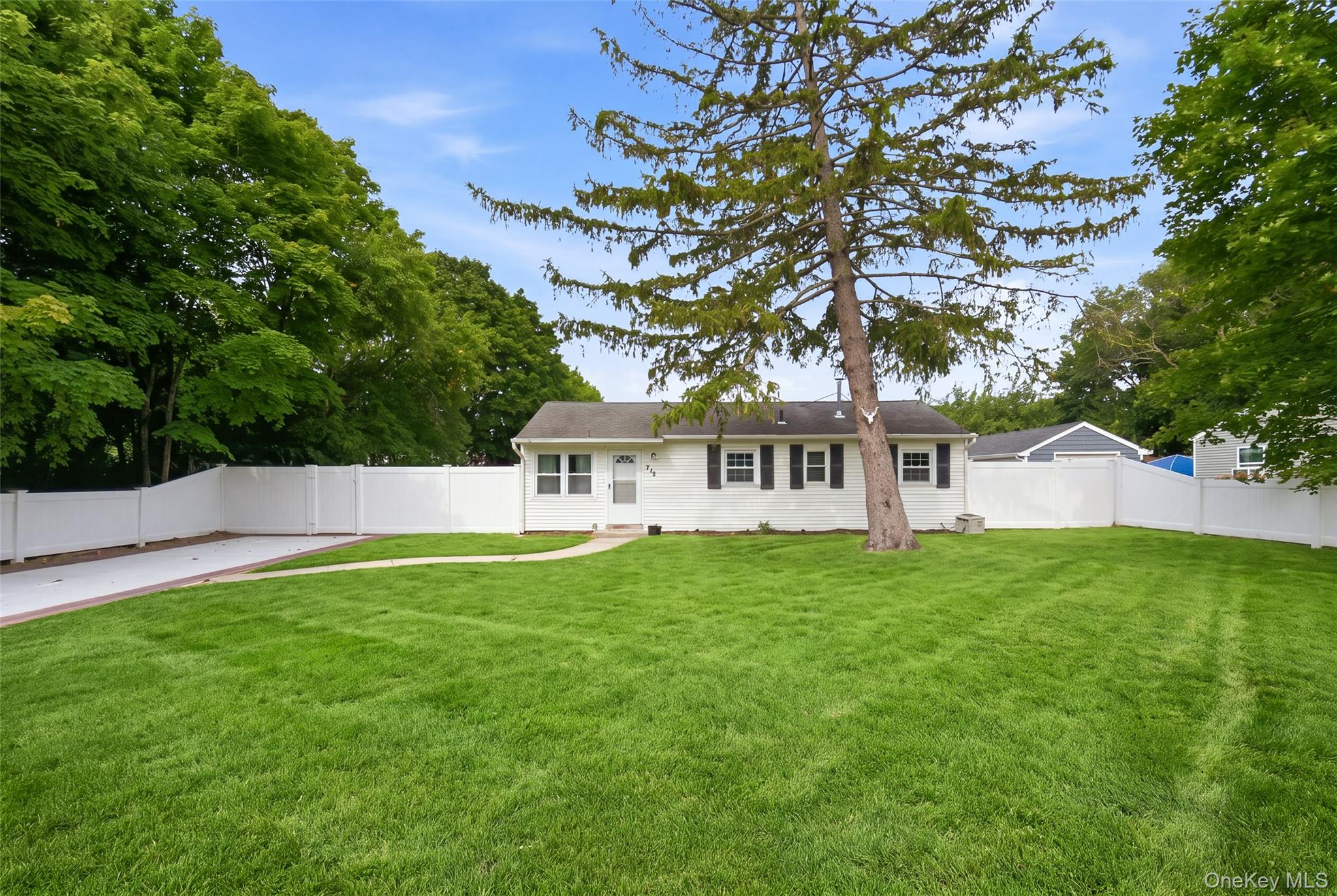 5th image of 710 Bourdois Ave, Brookhaven, NY 11713 | MLS# 1032046