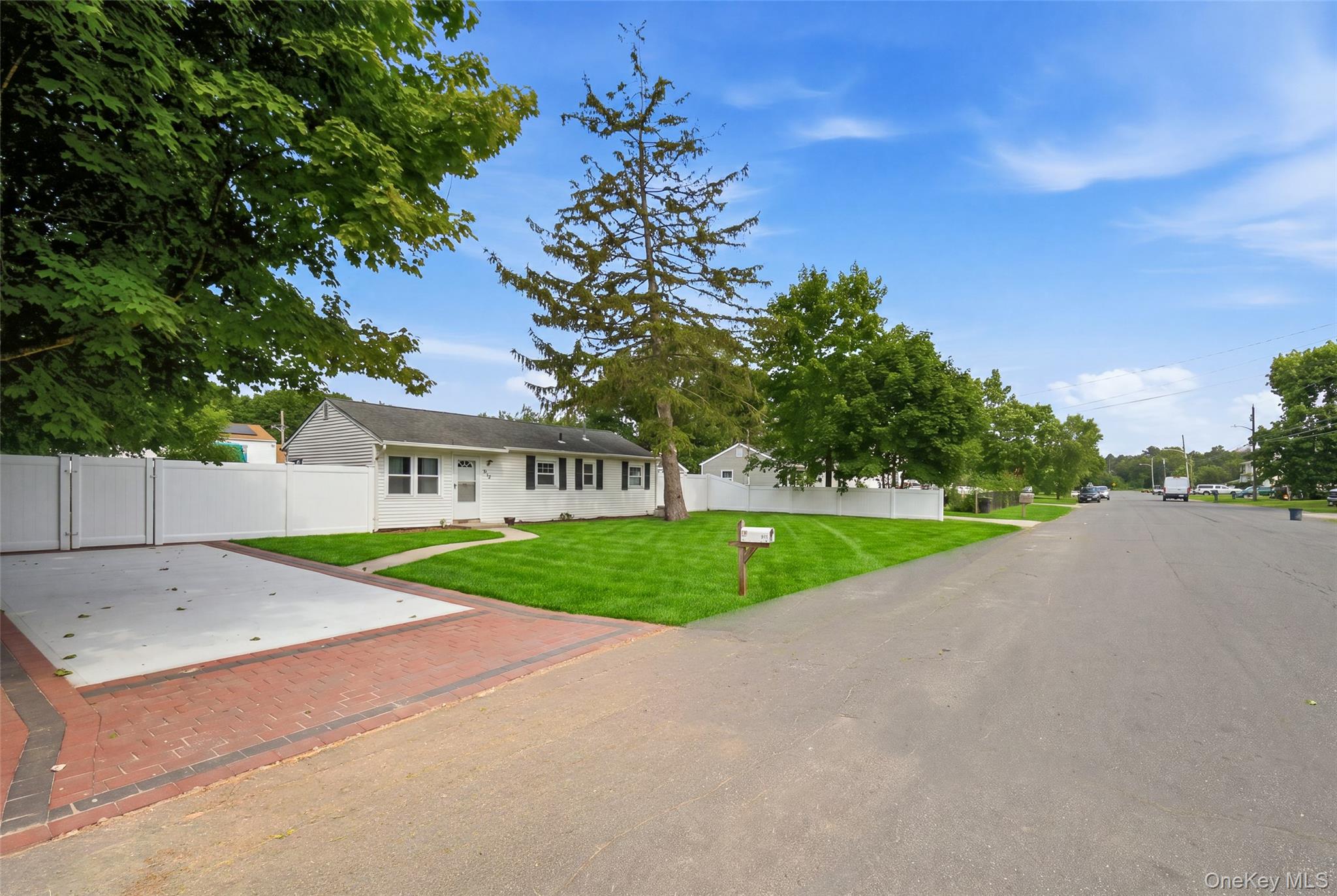 4th image of 710 Bourdois Ave, Brookhaven, NY 11713 | MLS# 1032046