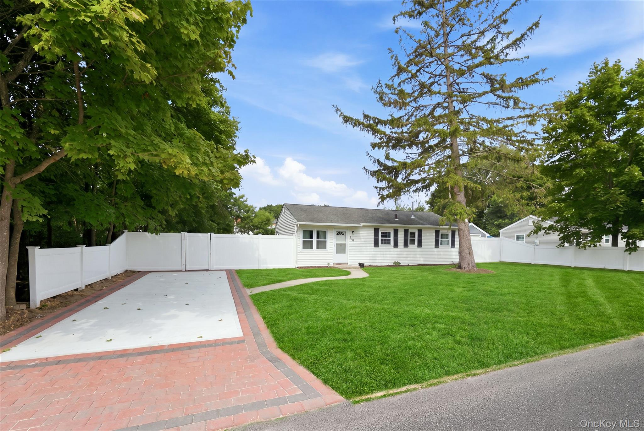 3rd image of 710 Bourdois Ave, Brookhaven, NY 11713 | MLS# 1032046