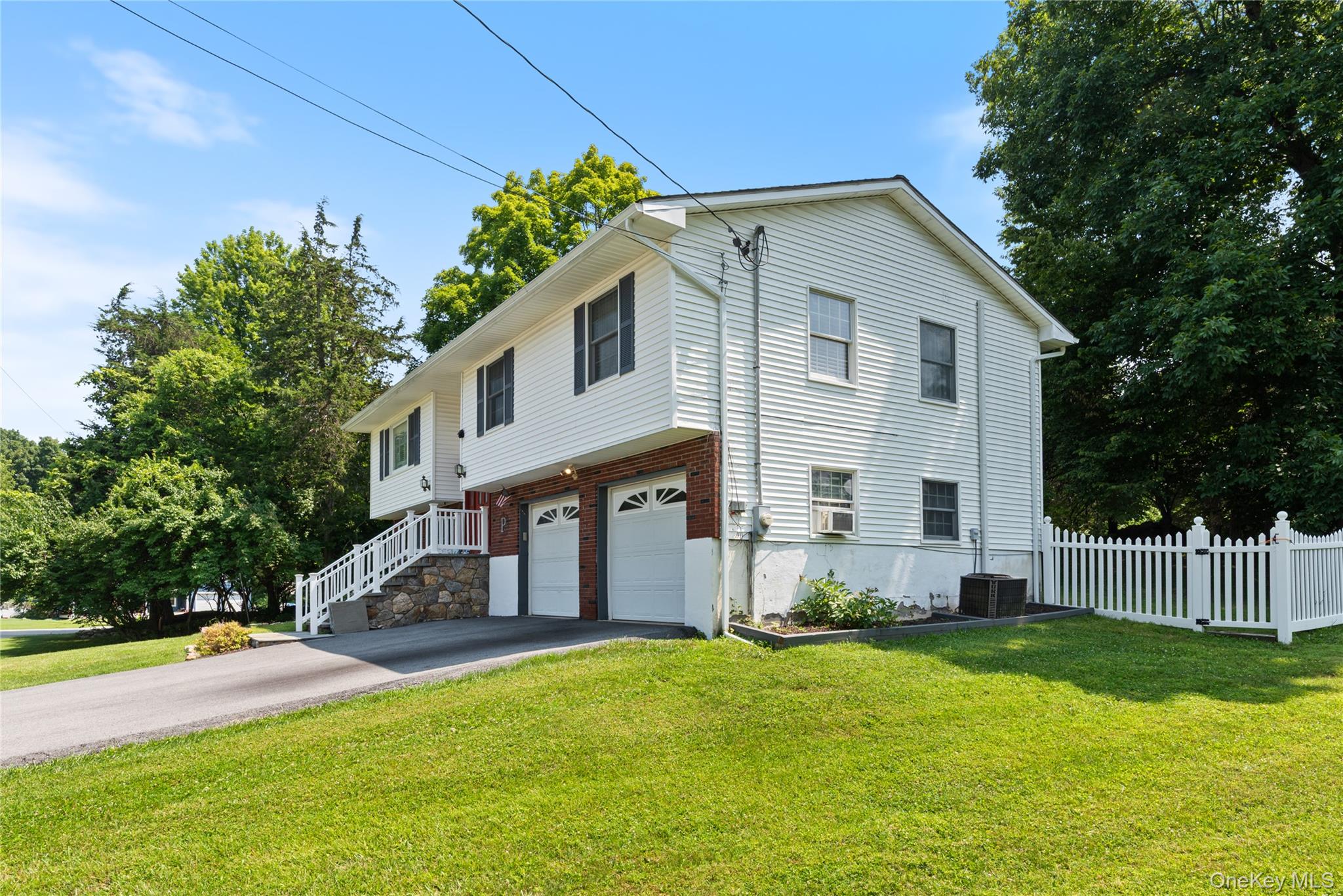 3rd image of 5 Colette Dr, Poughkeepsie (town), NY 12601 | MLS# 1032188