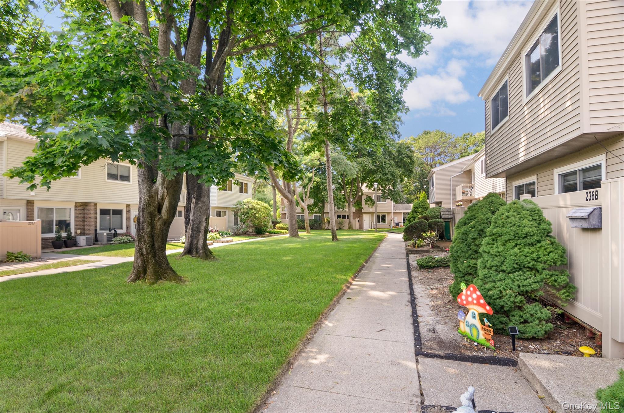 2nd image of 236 Springmeadow Dr #B, Islip, NY 11741 | MLS# 1032249