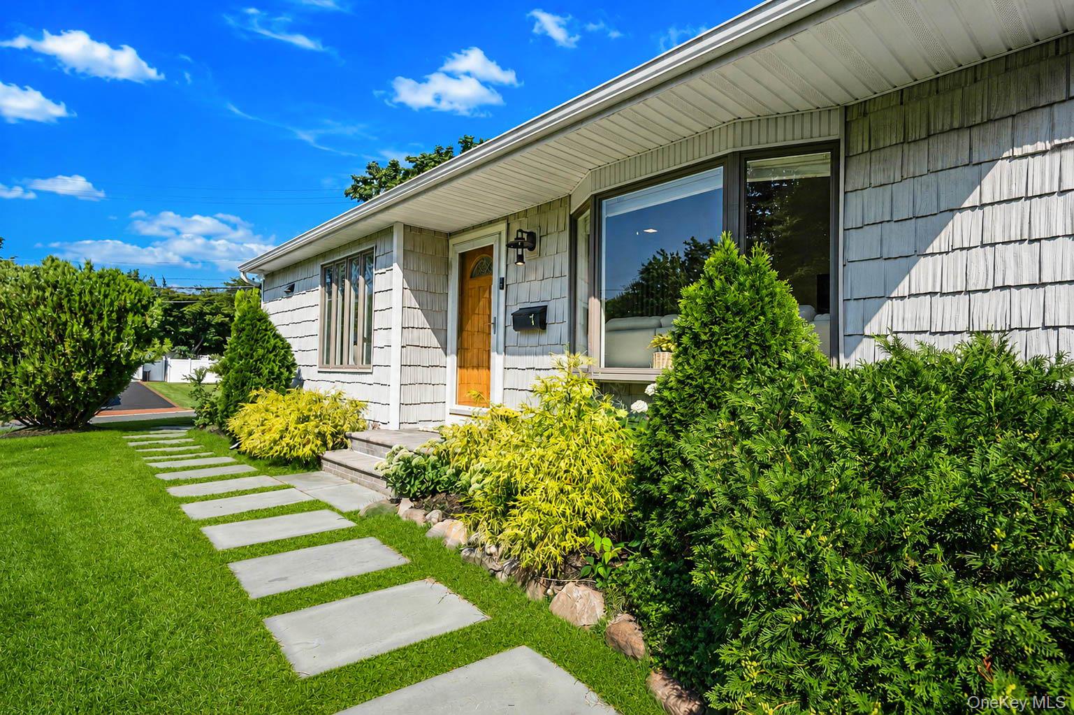 4th image of 1 Rutgers St, Smithtown, NY 11787 | MLS# 1032258