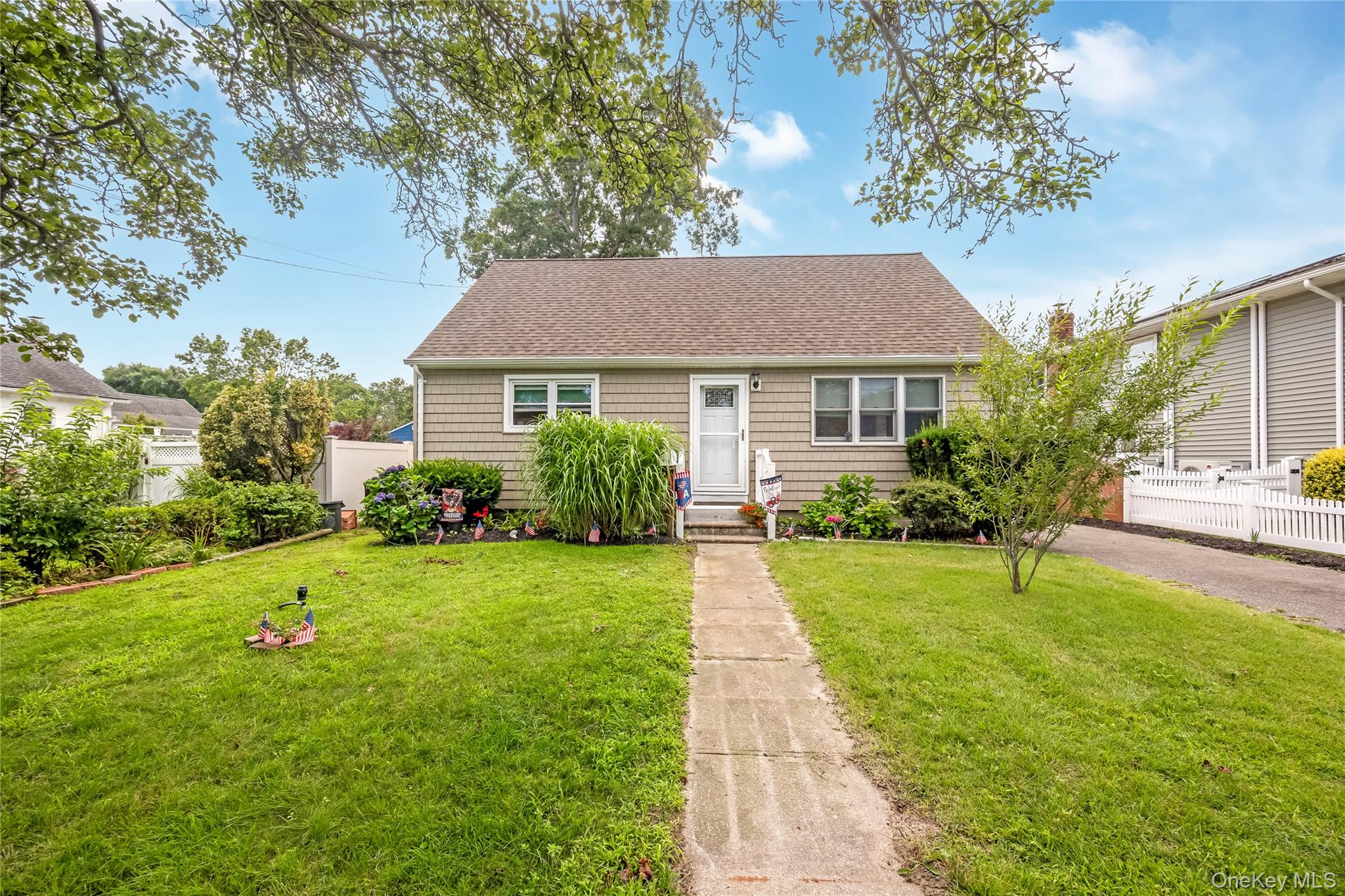 1st image of 413 S 8th St, Babylon, NY 11757 | MLS# 1032265
