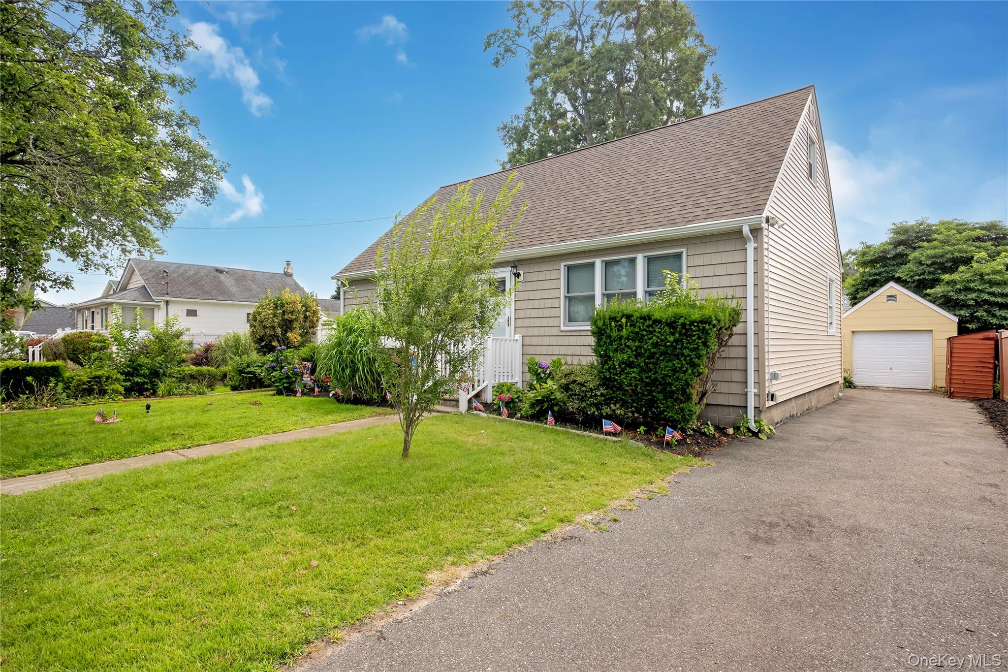 3rd image of 413 S 8Th St, Babylon, NY 11757 | MLS# 1032265