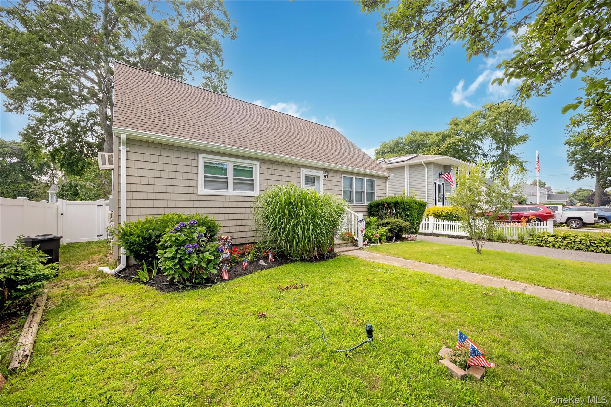2nd image of 413 S 8th St, Babylon, NY 11757 | MLS# 1032265