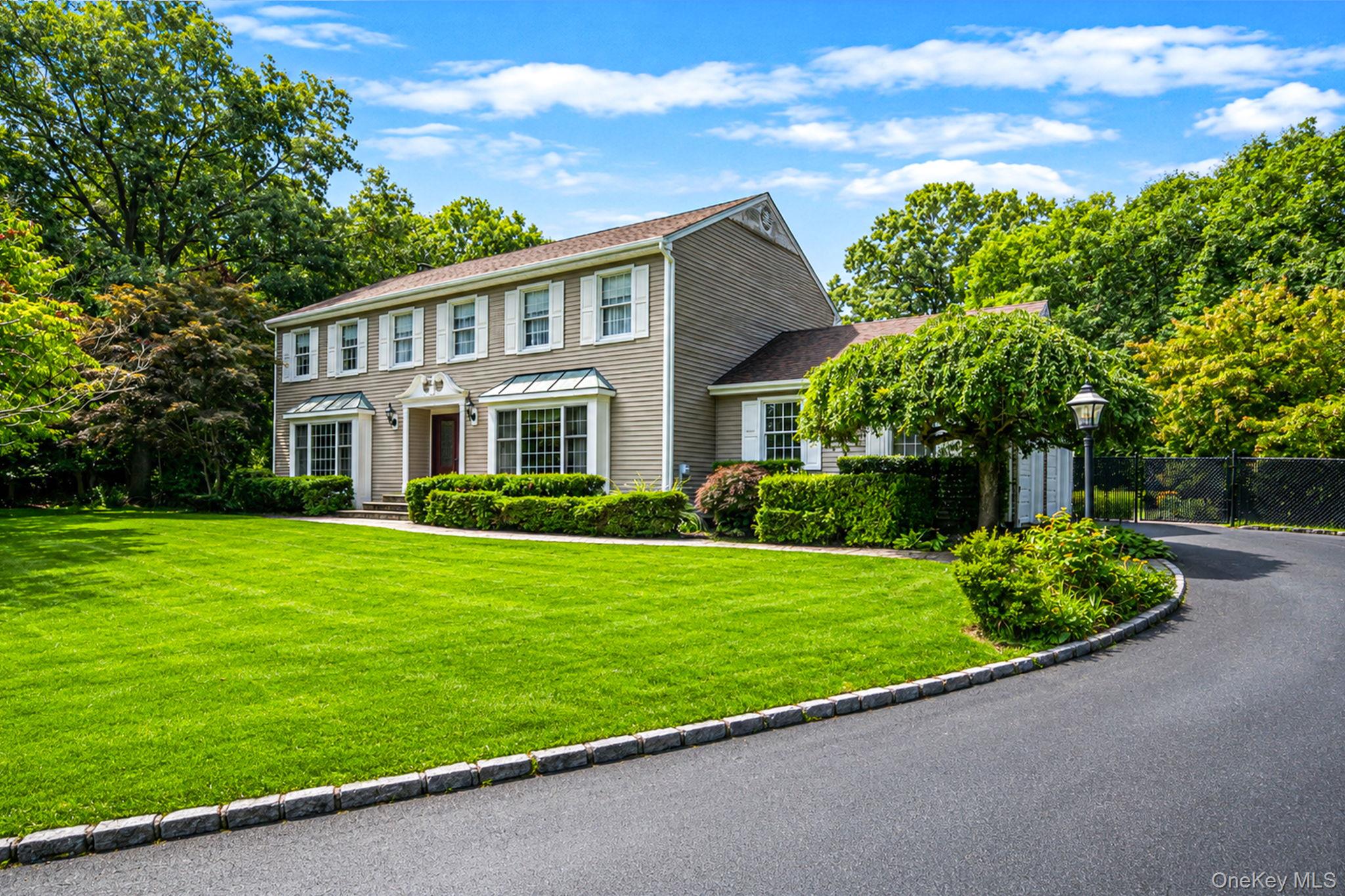 2nd image of 4 Saybrook Ct, Brookhaven, NY 11776 | MLS# 1032268