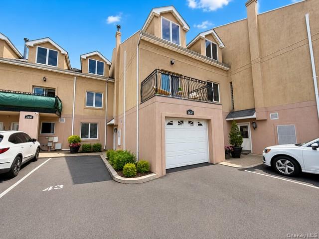 3rd image of 1432 Outlook Ave, New York, NY 10465