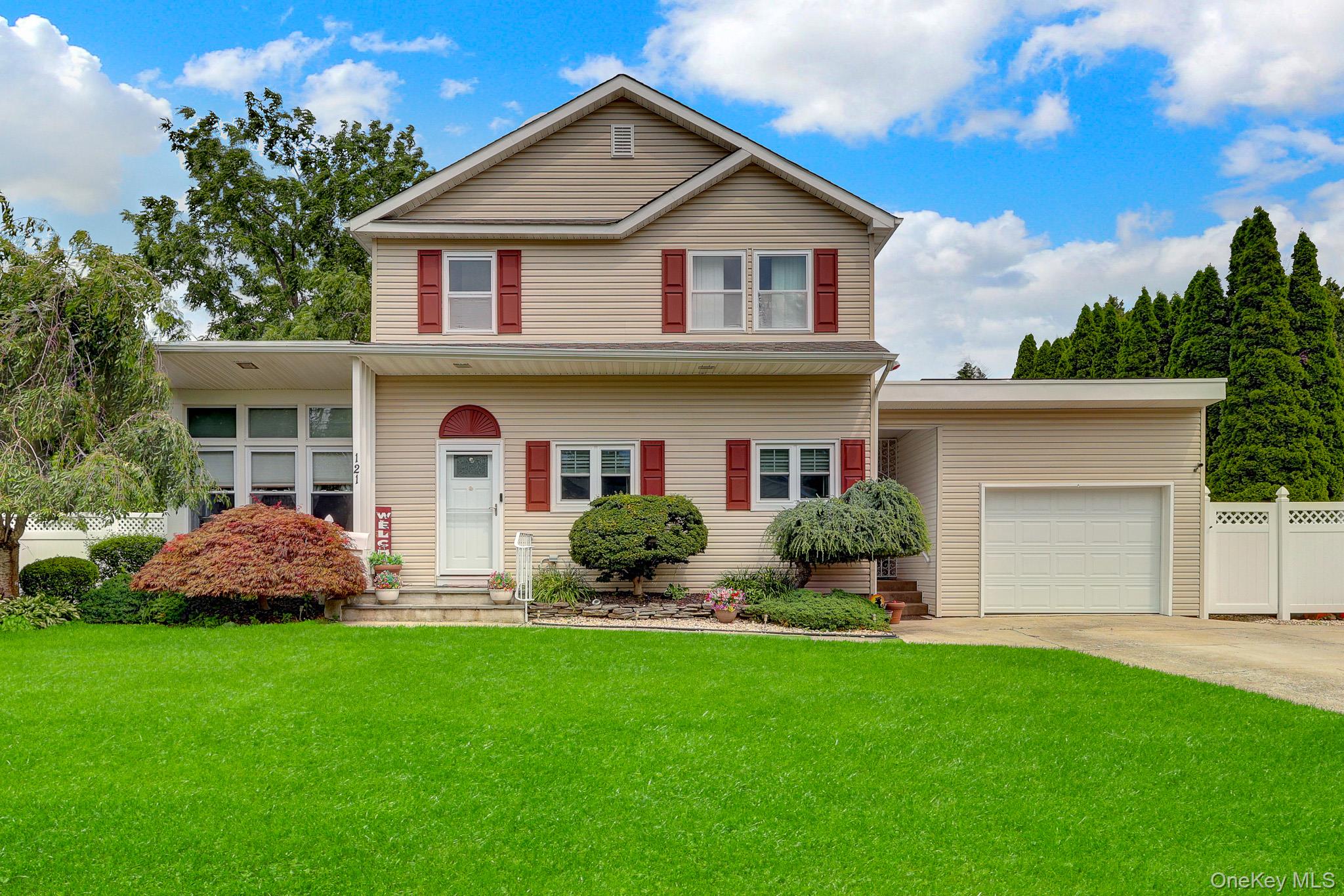 1st image of 121 Wright Ave, Babylon, NY 11729 | MLS# 1032359