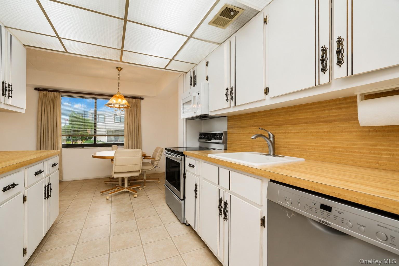 4th image of 10 Windham Loop, New York, NY 10314