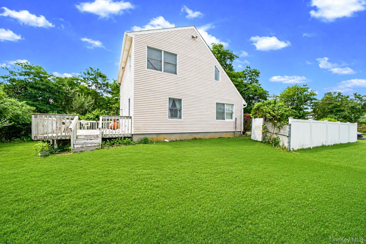 3rd image of 16 Wavecrest Dr, Brookhaven, NY 11951 | MLS# 1032458