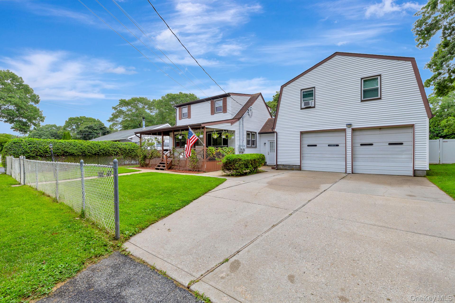 2nd image of 46 Pentmoor Dr, Brookhaven, NY 11950 | MLS# 1032463