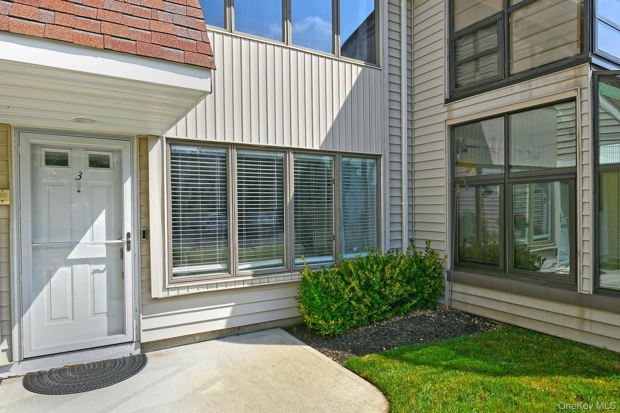 4th image of 20 Laurel Ave #3, Islip, NY 11730 | MLS# 1032487