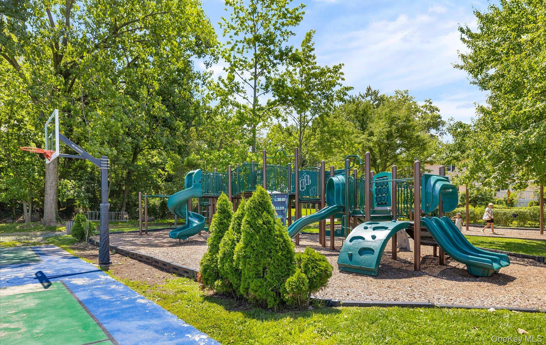 45th image of 42 30 Douglaston Pkwy #5L, New York, NY 11363 | MLS# 1032502