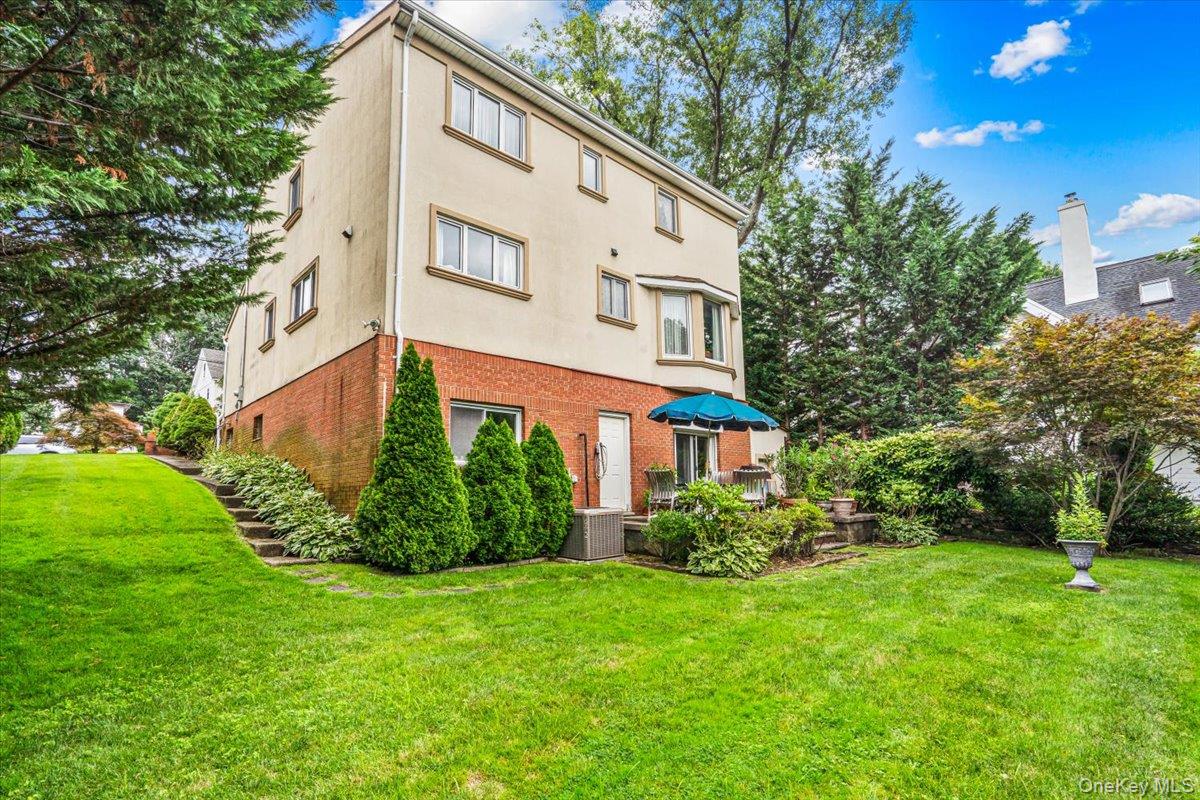 4th image of 3850 Hillcrest Ave, New York, NY 11363 | MLS# 1032539