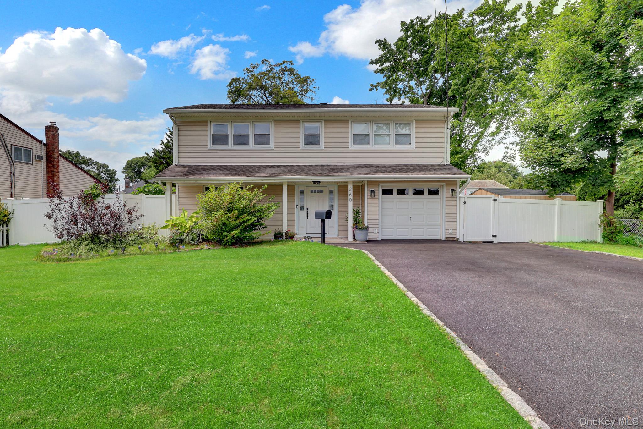 3rd image of 260 W 12Th St, Babylon, NY 11729 | MLS# 1032571