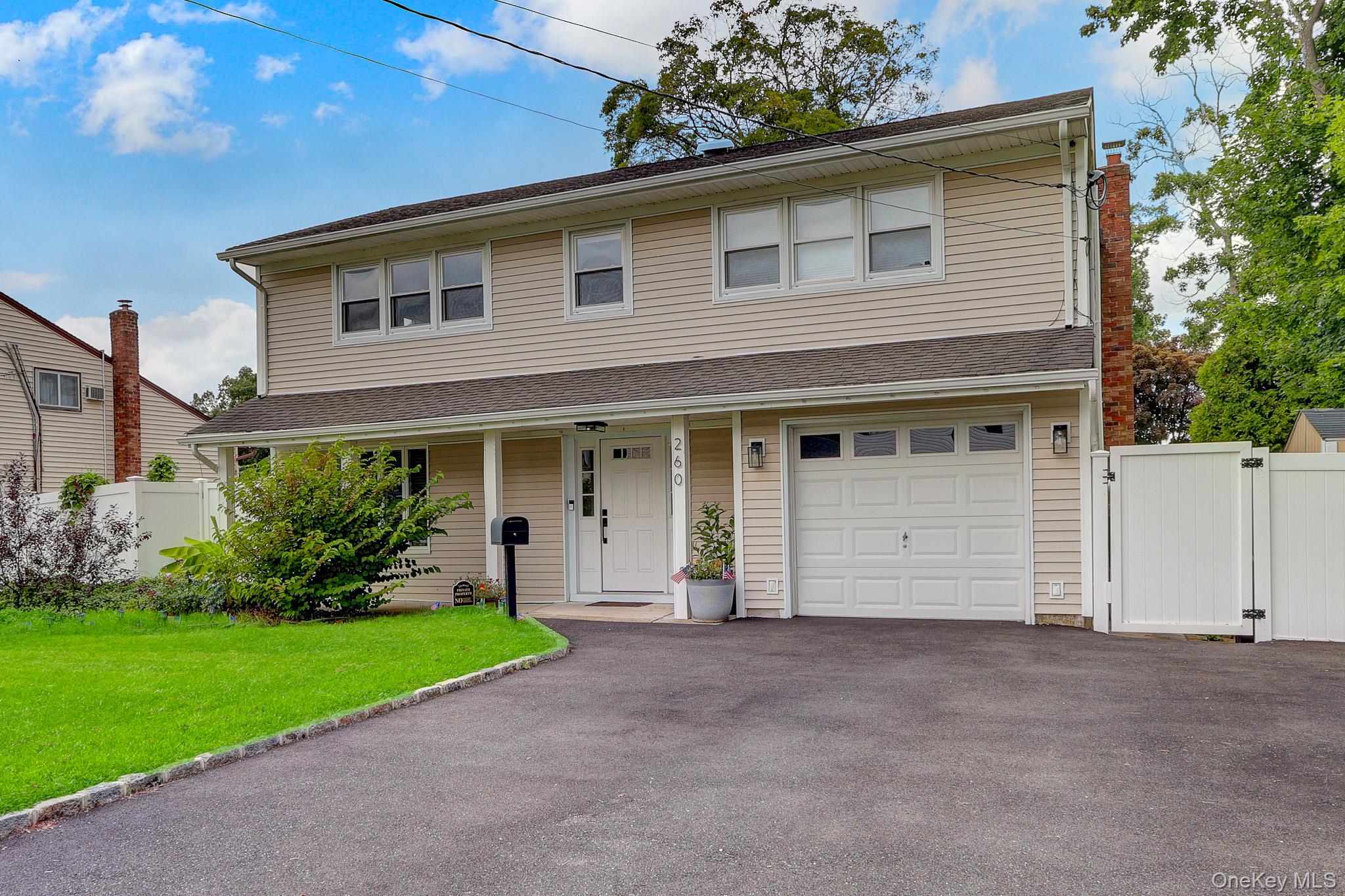 2nd image of 260 W 12th St, Babylon, NY 11729 | MLS# 1032571