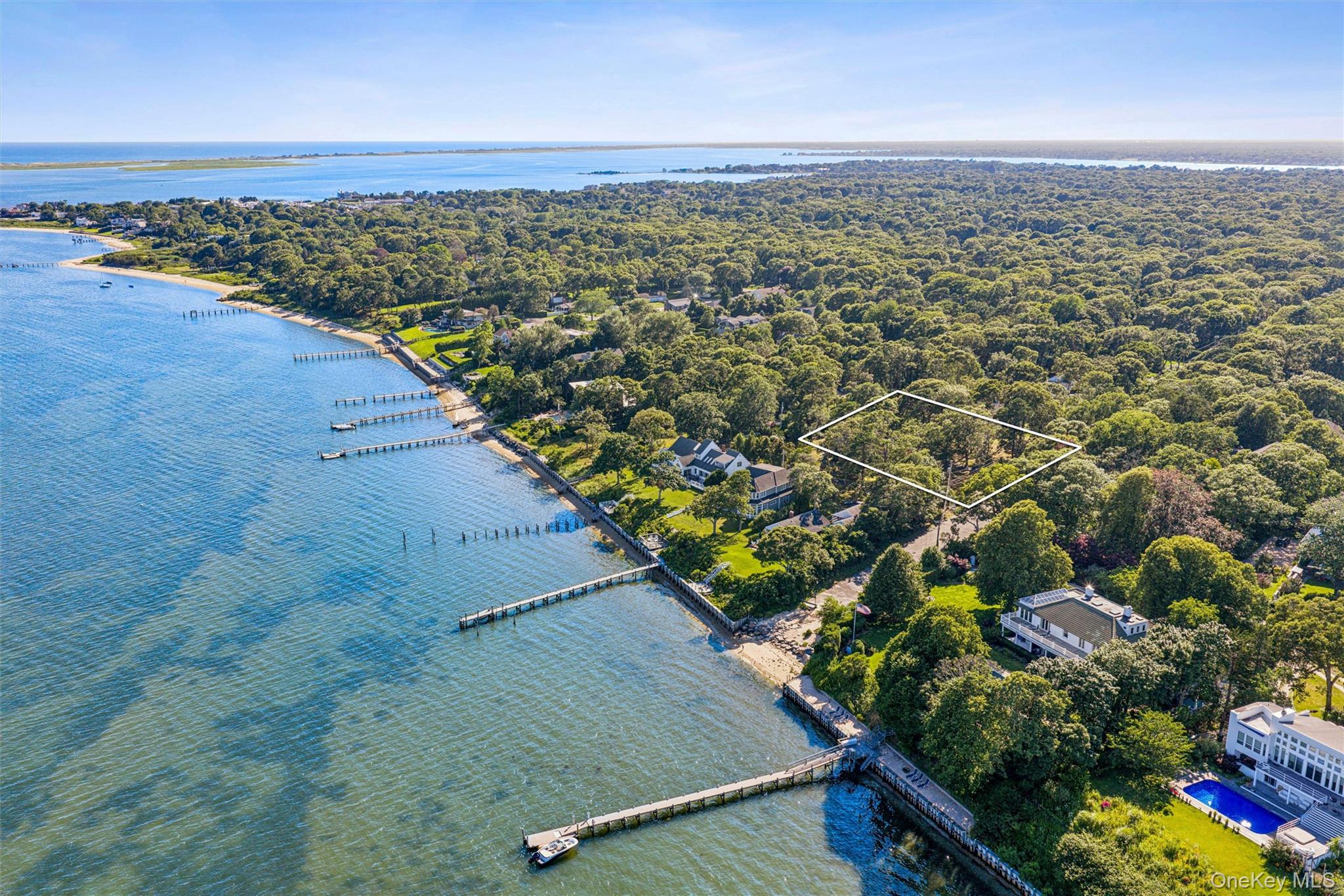 3rd image of 172 Bay Ave E, Southampton, NY 11946 | MLS# 1032587