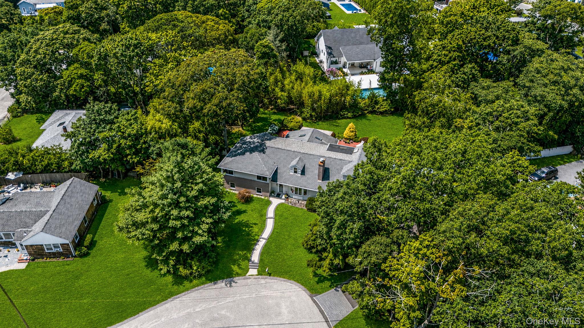 3rd image of 3 Oak Ct, Southampton, NY 11946 | MLS# 1032598