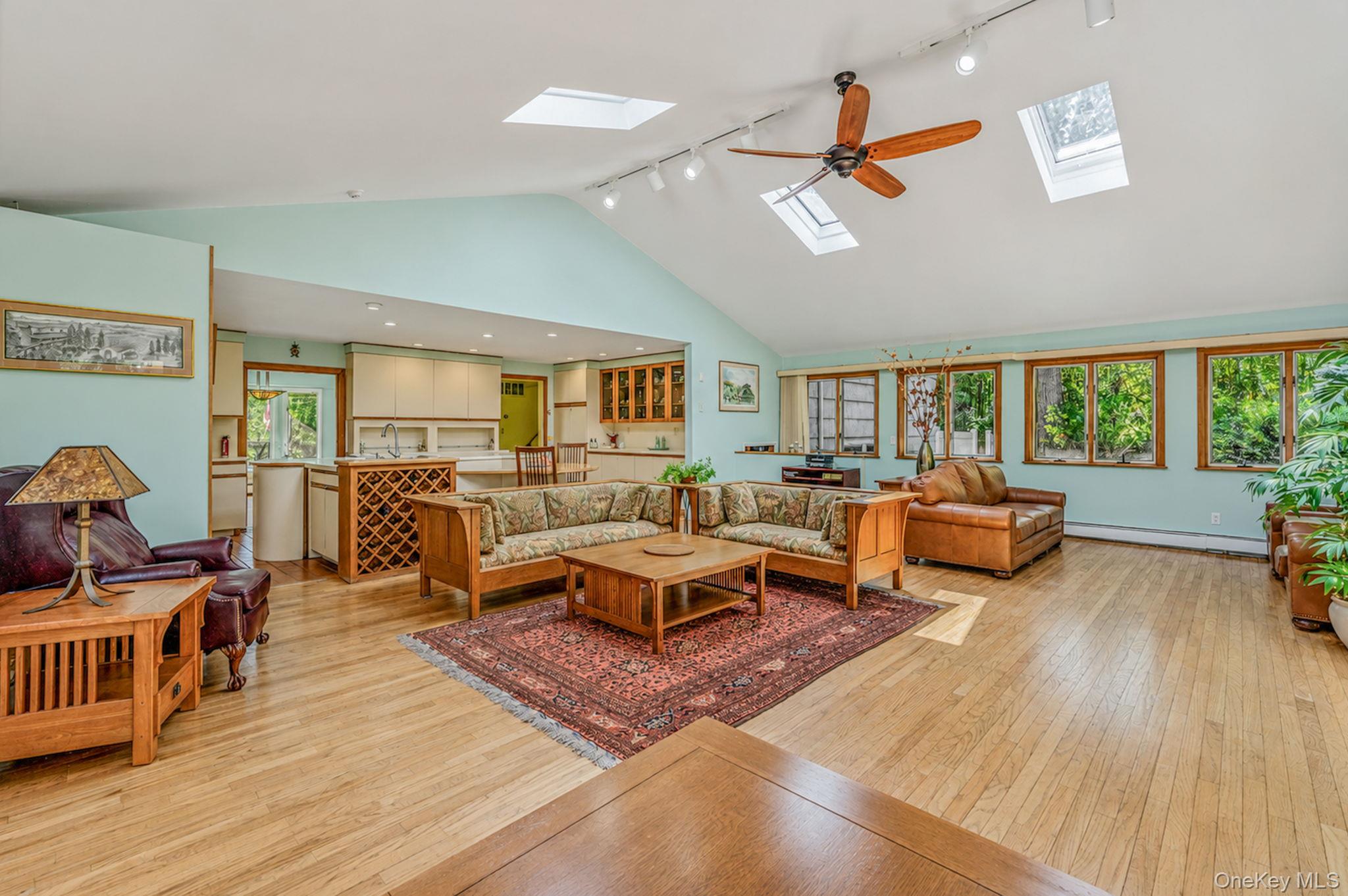 4th image of 3 Oak Ct, Southampton, NY 11946 | MLS# 1032598
