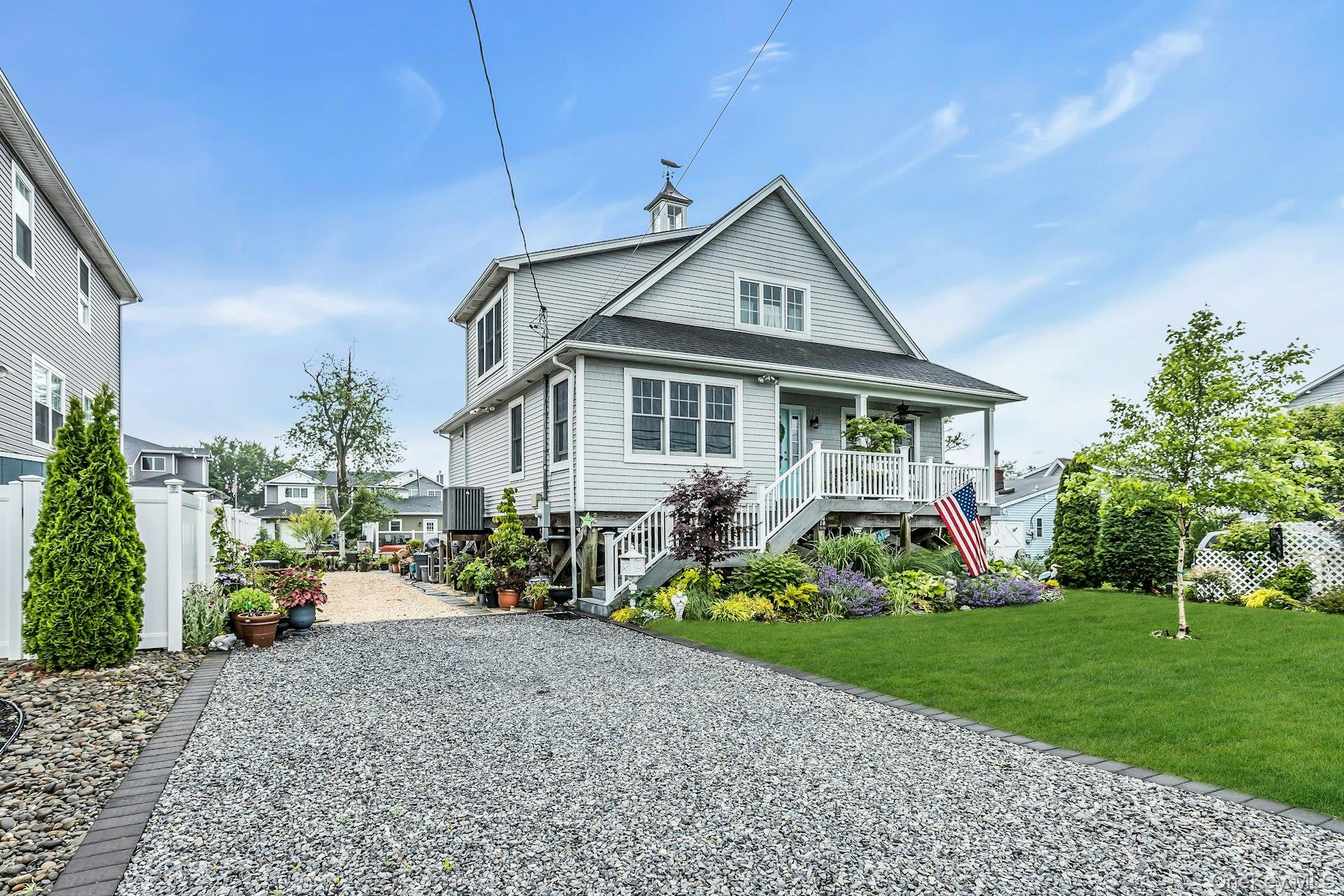 2nd image of 10 Garfield Pl, Oyster Bay, NY 11758 | MLS# 1032625
