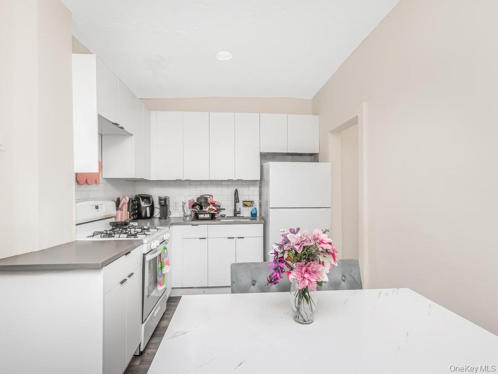 3rd image of 865 E 215Th St, New York, NY 10467 | MLS# 1032757