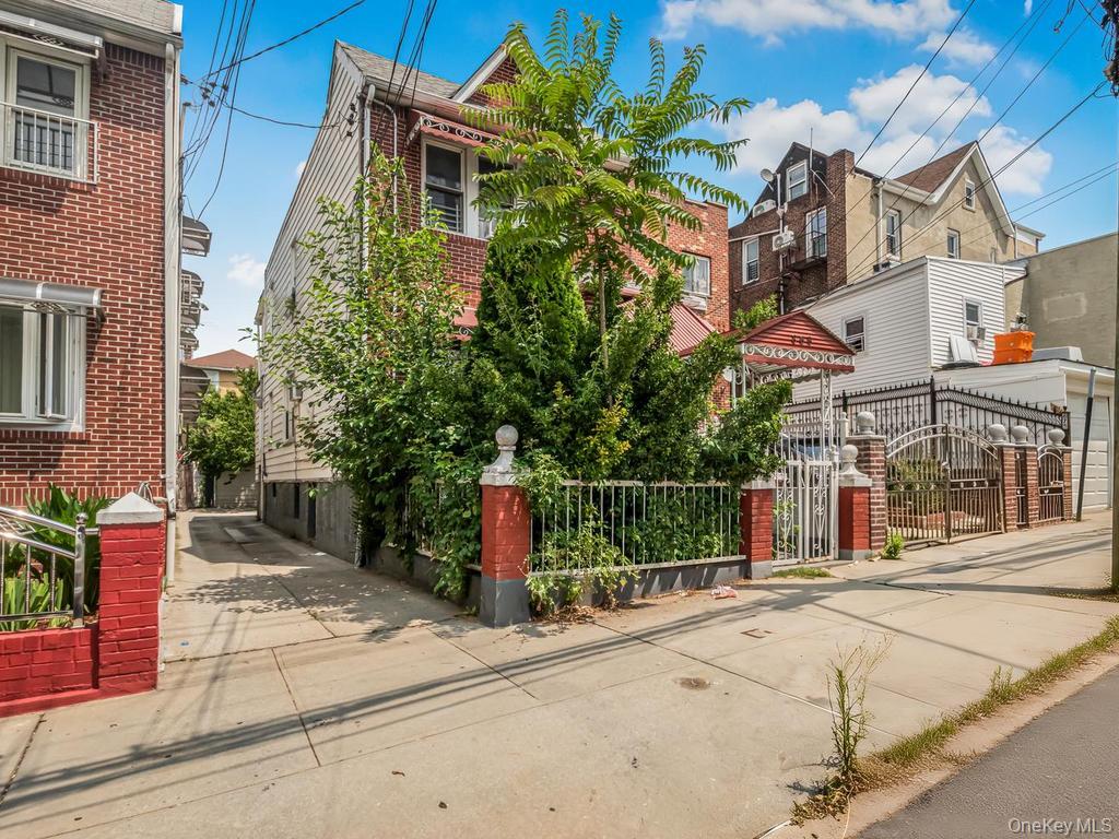 2nd image of 865 E 215th St, New York, NY 10467 | MLS# 1032757